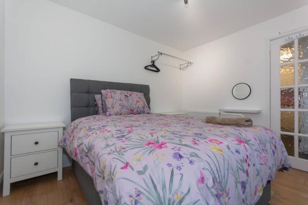 Brumstay Uk 5-bed House Ideal For Long-term
