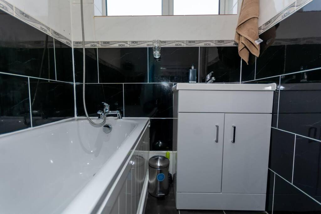 Brumstay Uk 5-bed House Ideal For Long-term * Birmingham