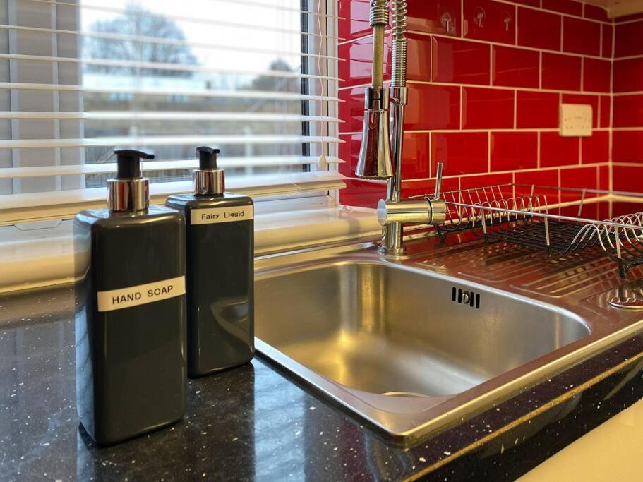 Brumstay Uk 5-bed House Ideal For Long-term Holiday home