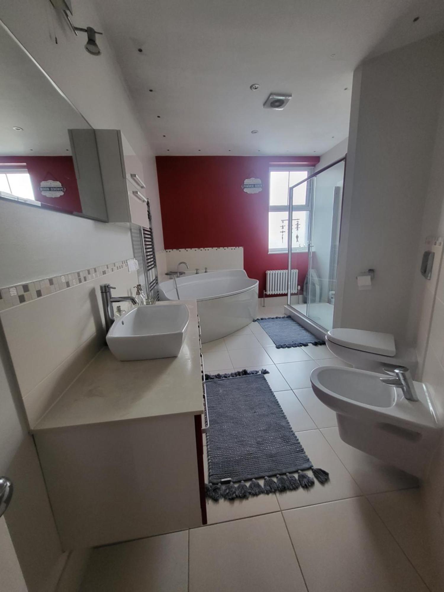Haya Bed & Breakfast Oldbury (West Midlands)