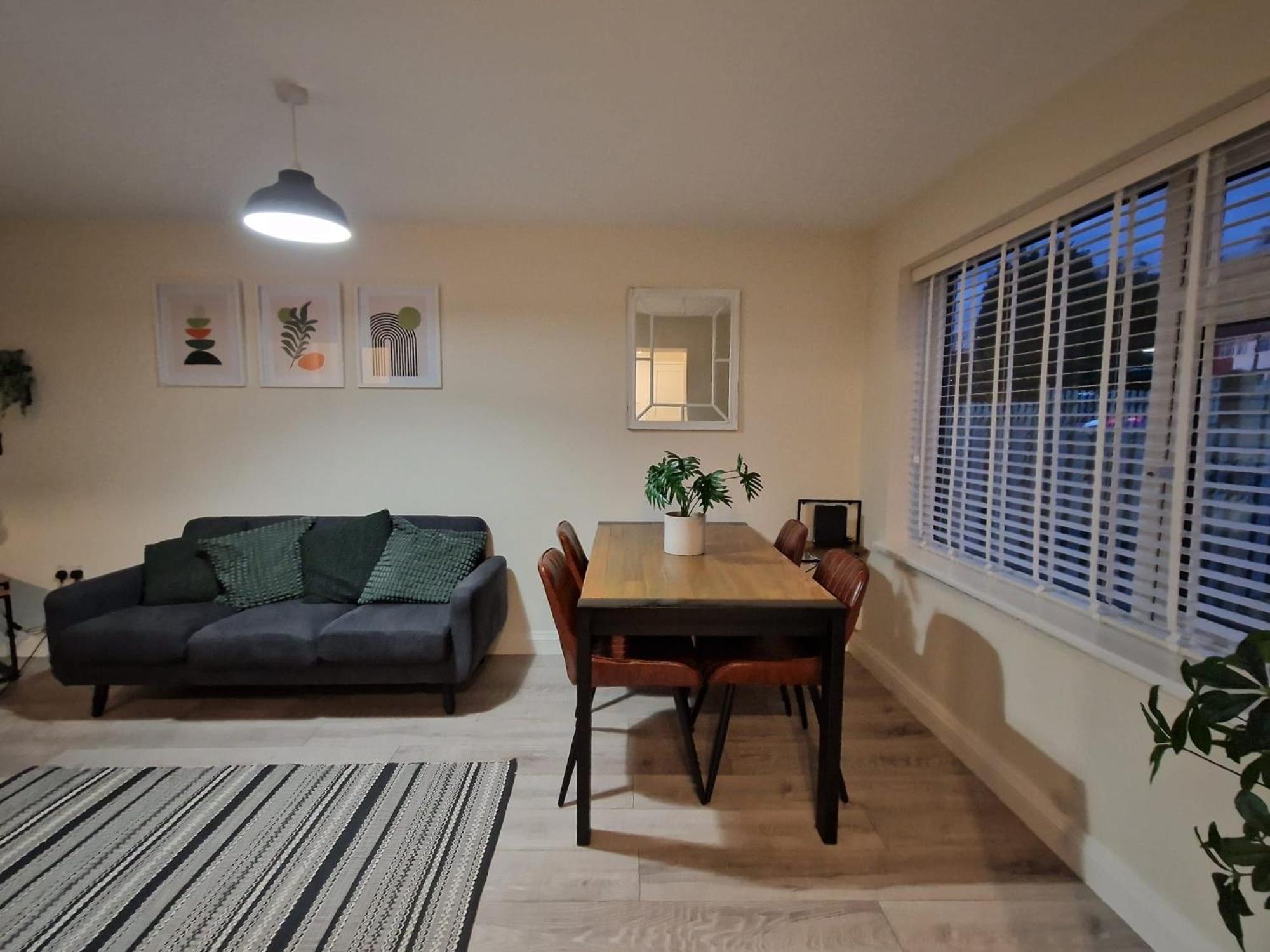 Stylish 2 Bedroom Sleeps 4 Contractors And Corporates Welcome * Birmingham