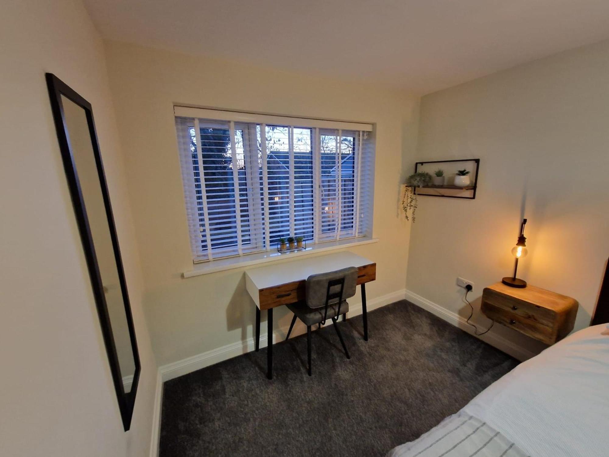 Stylish 2 Bedroom Sleeps 4 Contractors And Corporates Welcome Birmingham