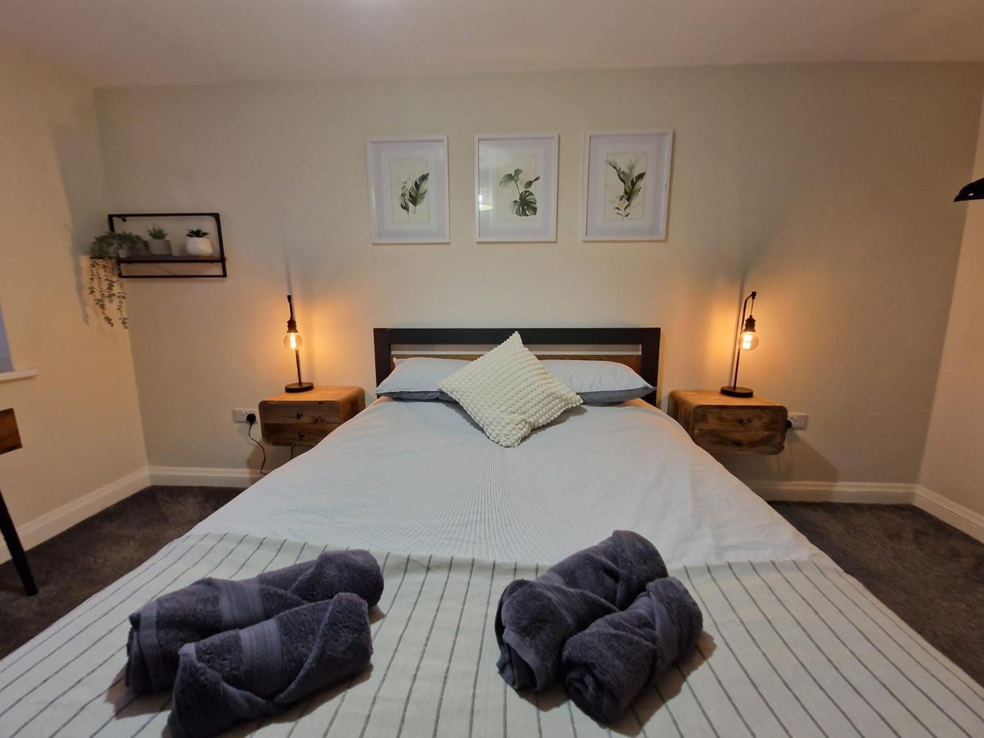 Apartment Stylish 2 Bedroom Sleeps 4 Contractors And Corporates Welcome