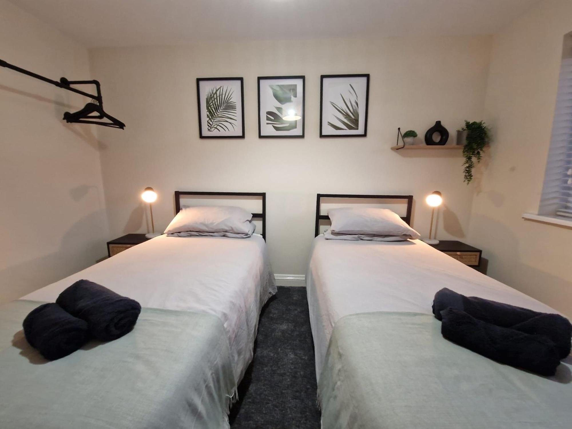 Stylish 2 Bedroom Sleeps 4 Contractors And Corporates Welcome Birmingham