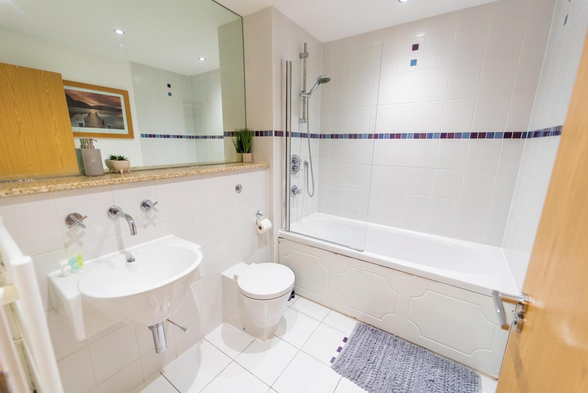 Superb 1 Bedroom Serviced In Centre