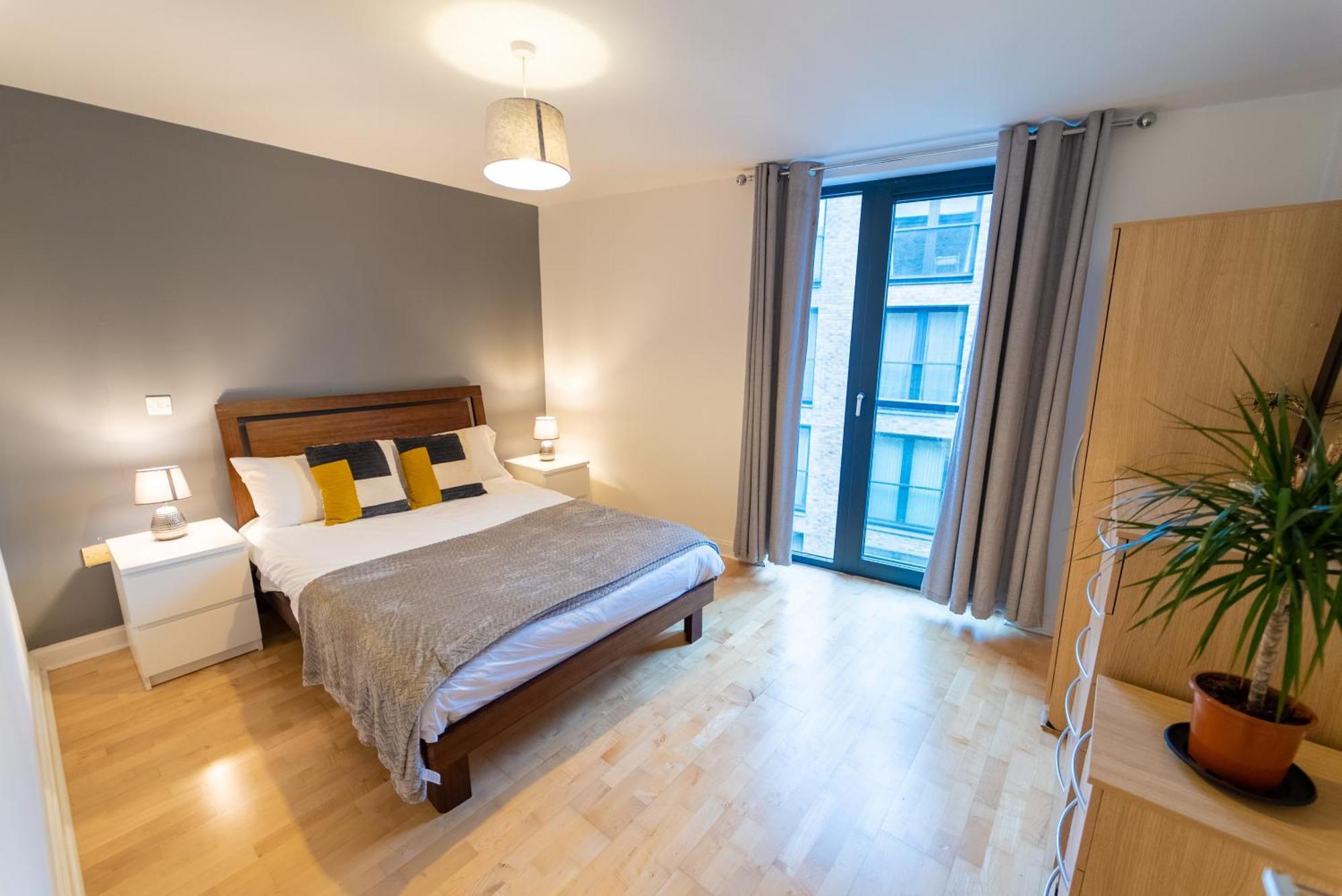Apartment Superb 1 Bedroom Serviced In Centre *
