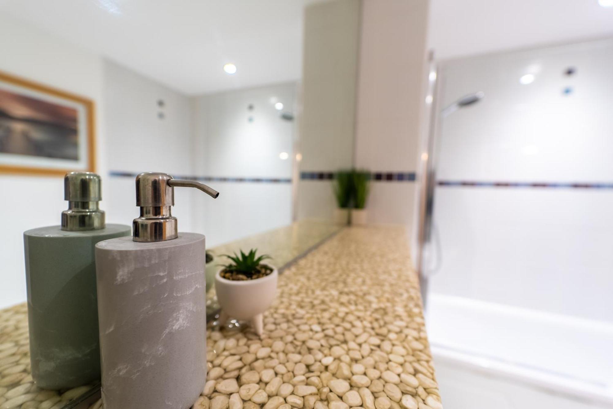 Superb 1 Bedroom Serviced In Centre Birmingham
