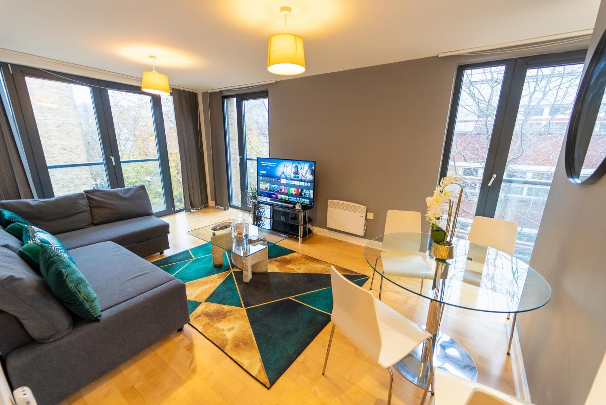 Apartment Superb 1 Bedroom Serviced In Centre