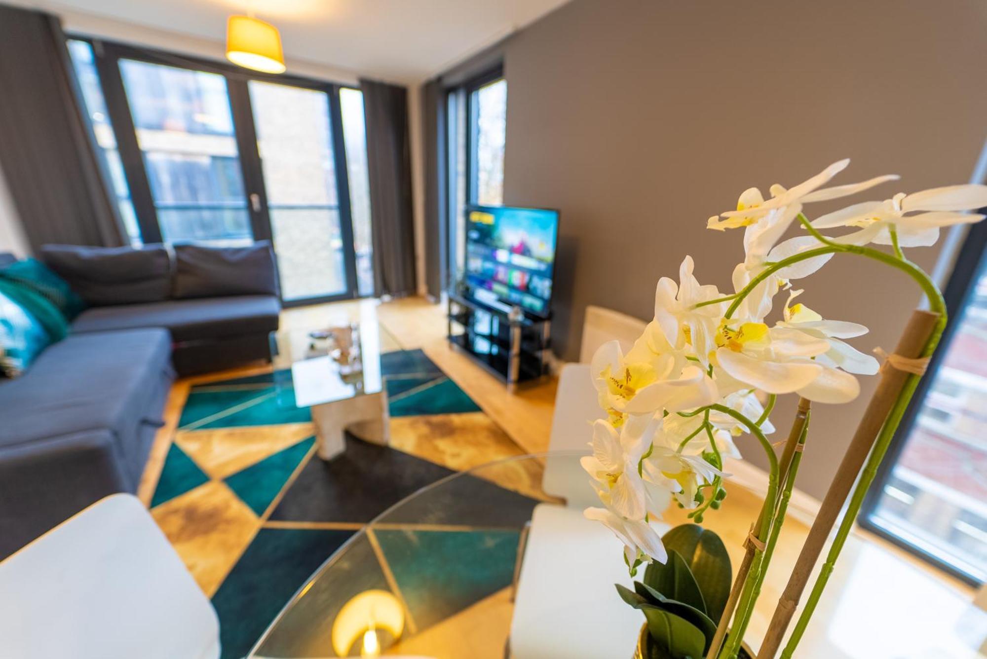 Apartment Superb 1 Bedroom Serviced In Centre