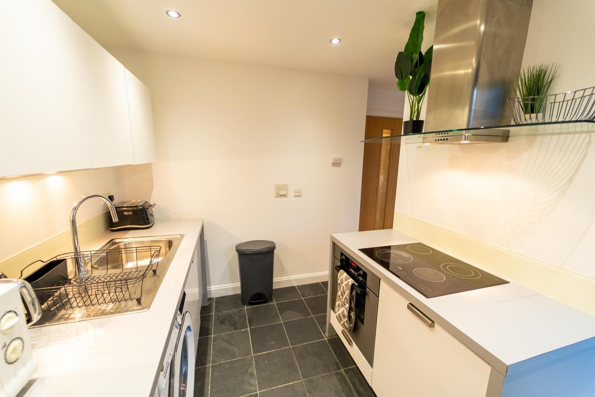 Apartment Superb 1 Bedroom Serviced In Centre