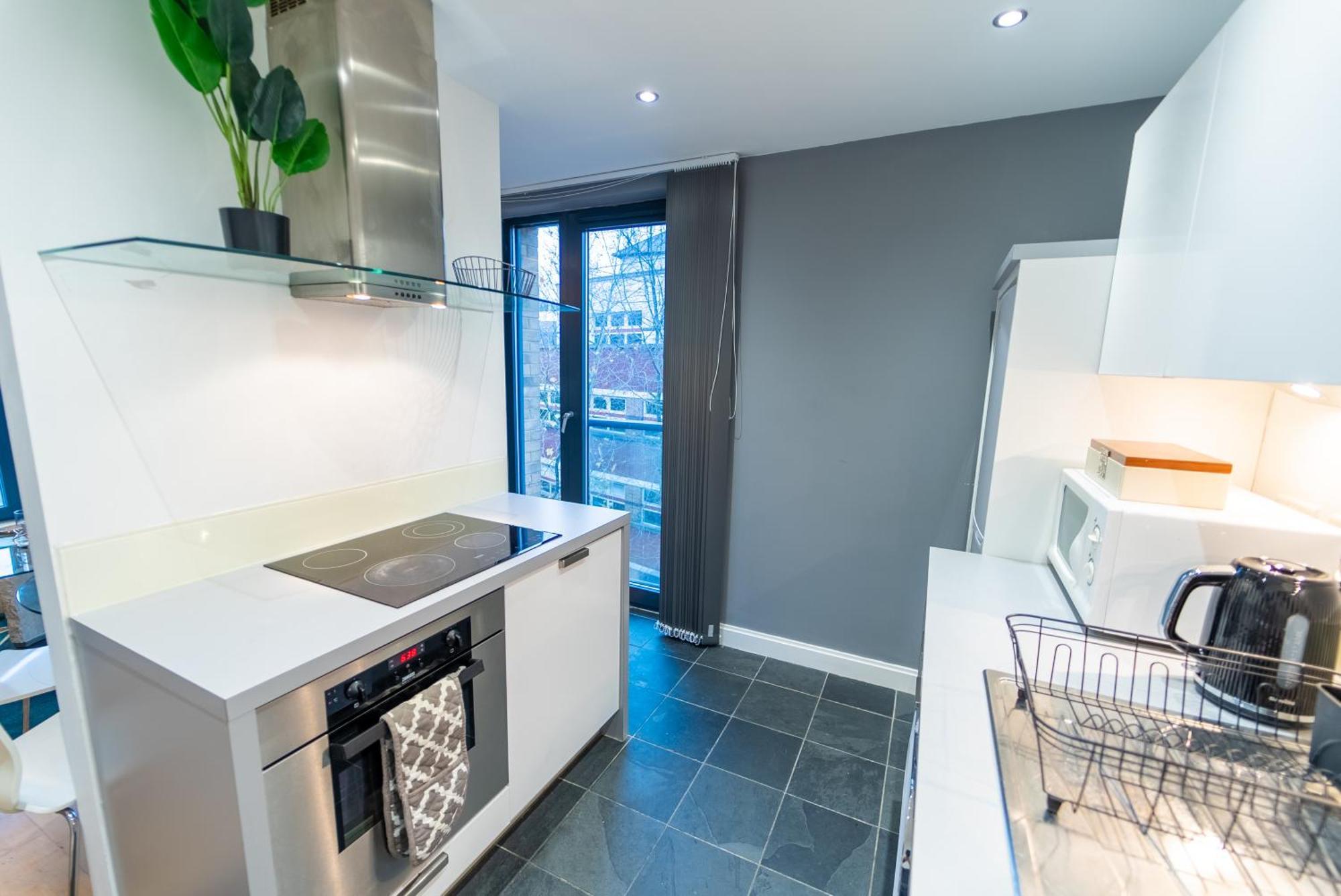 Superb 1 Bedroom Serviced In Centre *