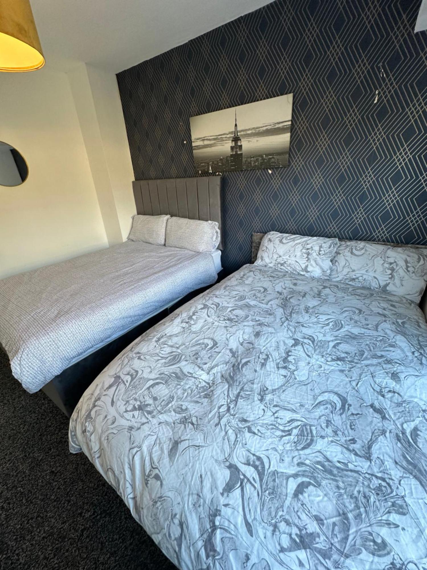 Apartment Spacious 3 Bed House, Sleeps 7 People - Birmingham