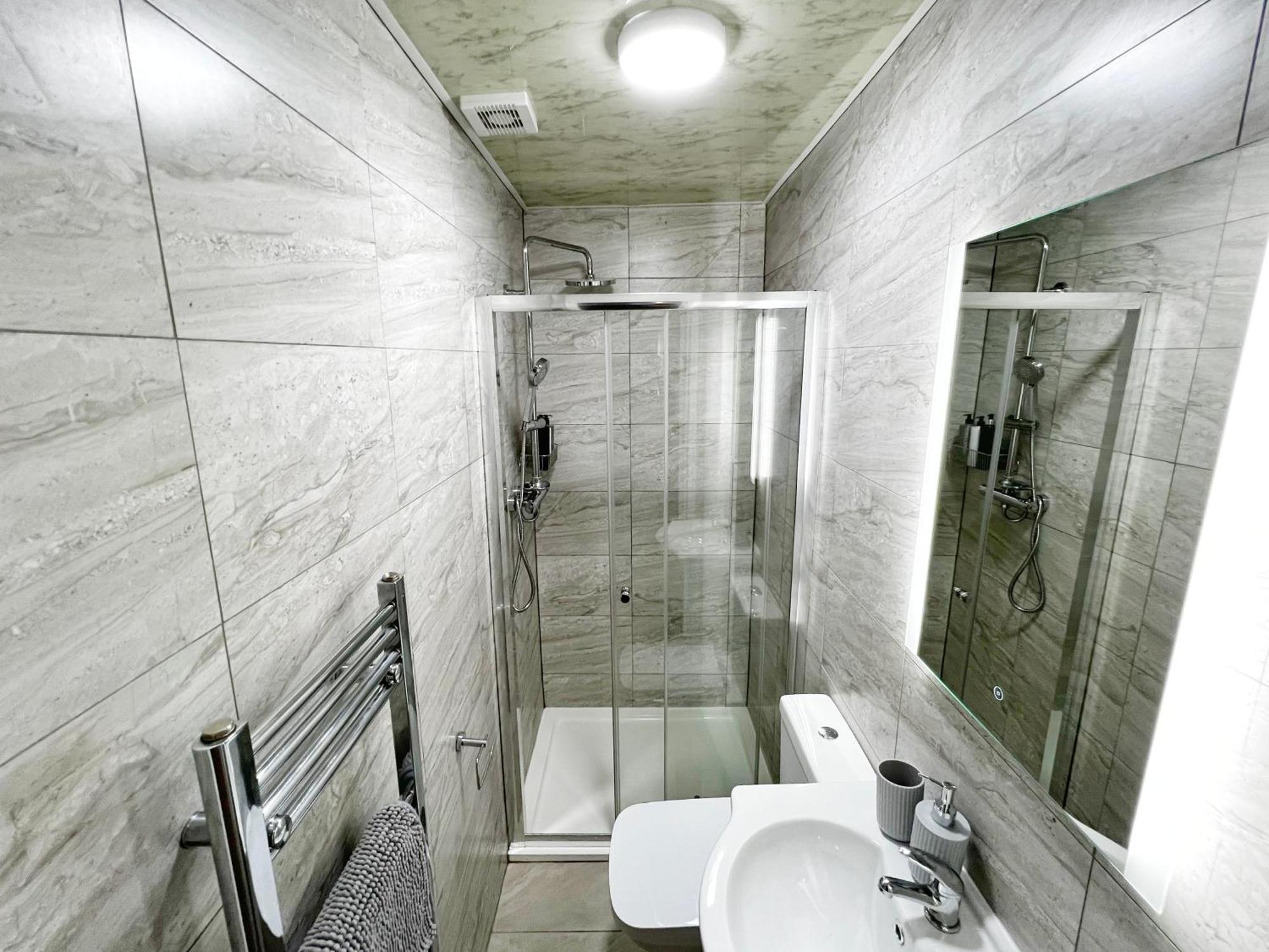 Selly Oak Near Qe And Uob - 5 Bed Ensuite - Perfect For Groups And Contractors * Birmingham