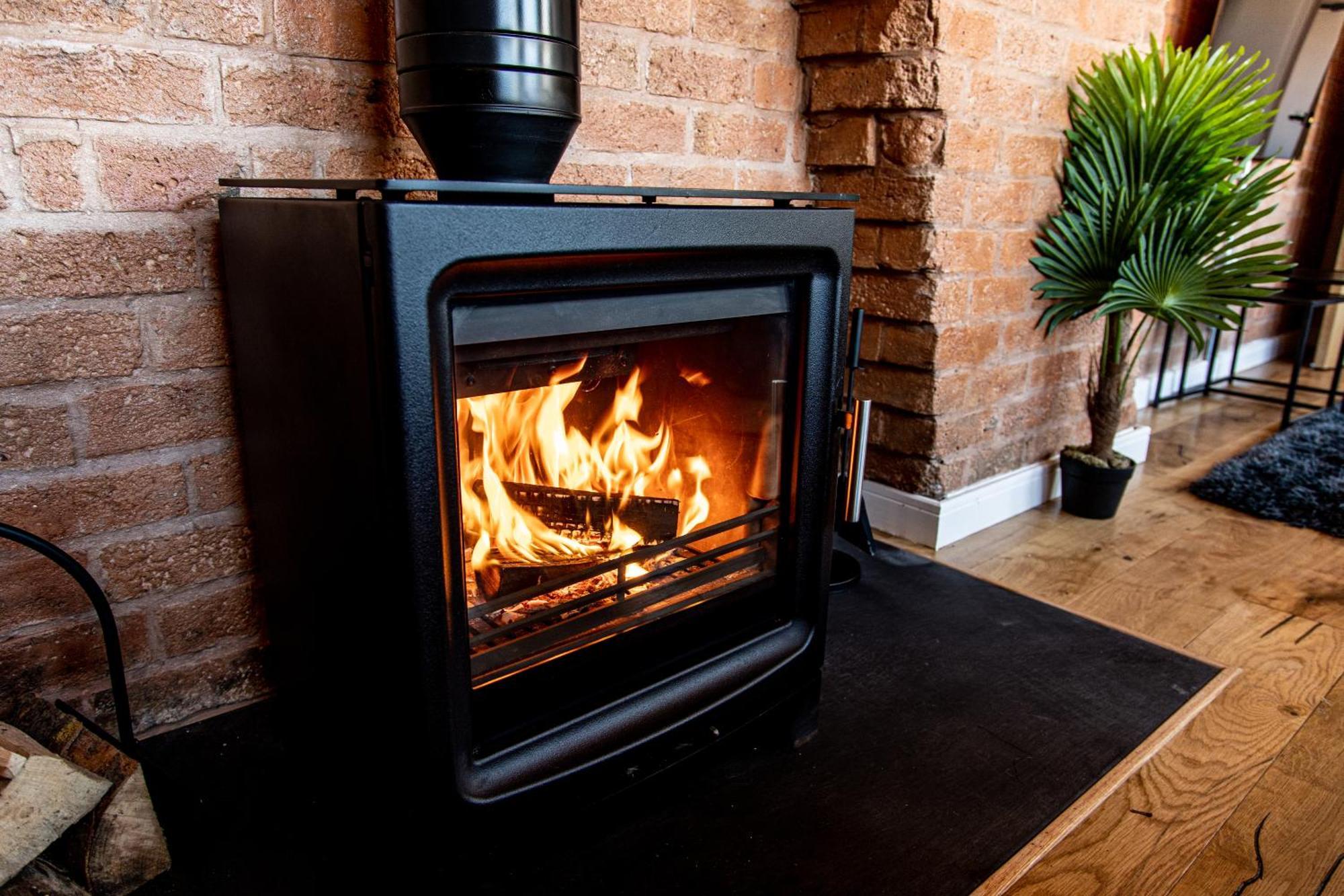 Vip 3br Grade2 Luxurious Industrial House With Wood Fire, Electric Blinds And Big Cast Iron Windows In The Heart Of The Jq Holiday home