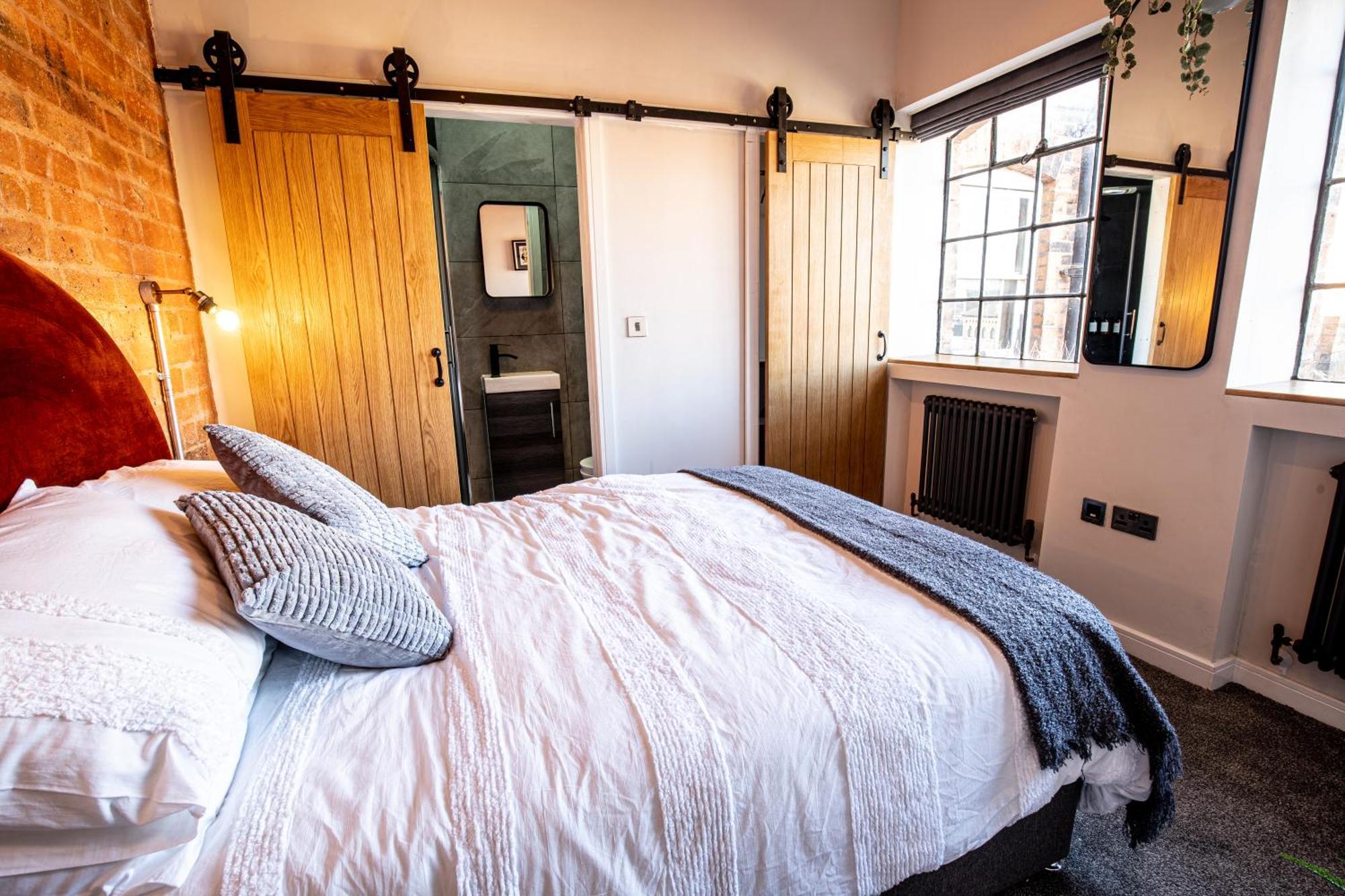 Vip 3br Grade2 Luxurious Industrial House With Wood Fire, Electric Blinds And Big Cast Iron Windows In The Heart Of The Jq Holiday home Birmingham