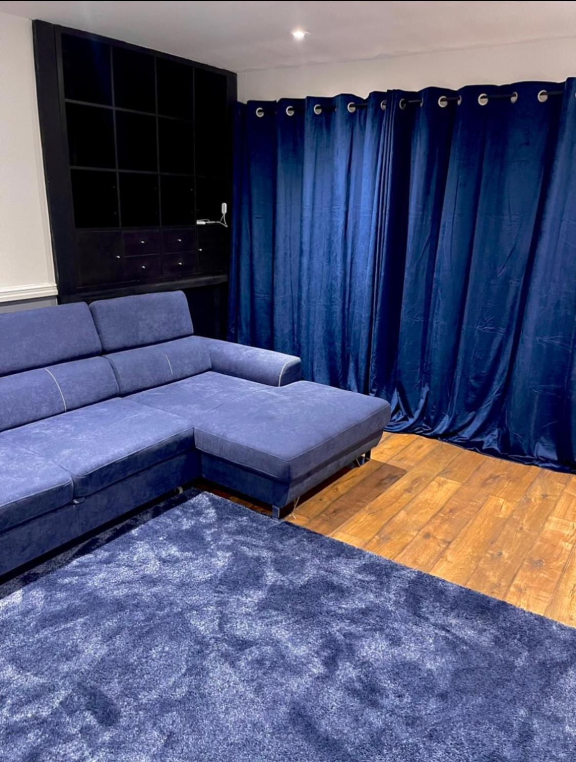 Luxury 3 Bedroom House -private Parking, Sleeps 6, & Featuring En-suite Master Bedroom Apartment Birmingham