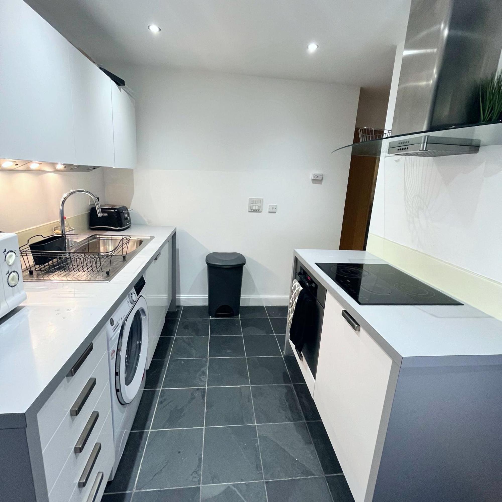 Superb 1 Bedroom Serviced In Centre Apartment