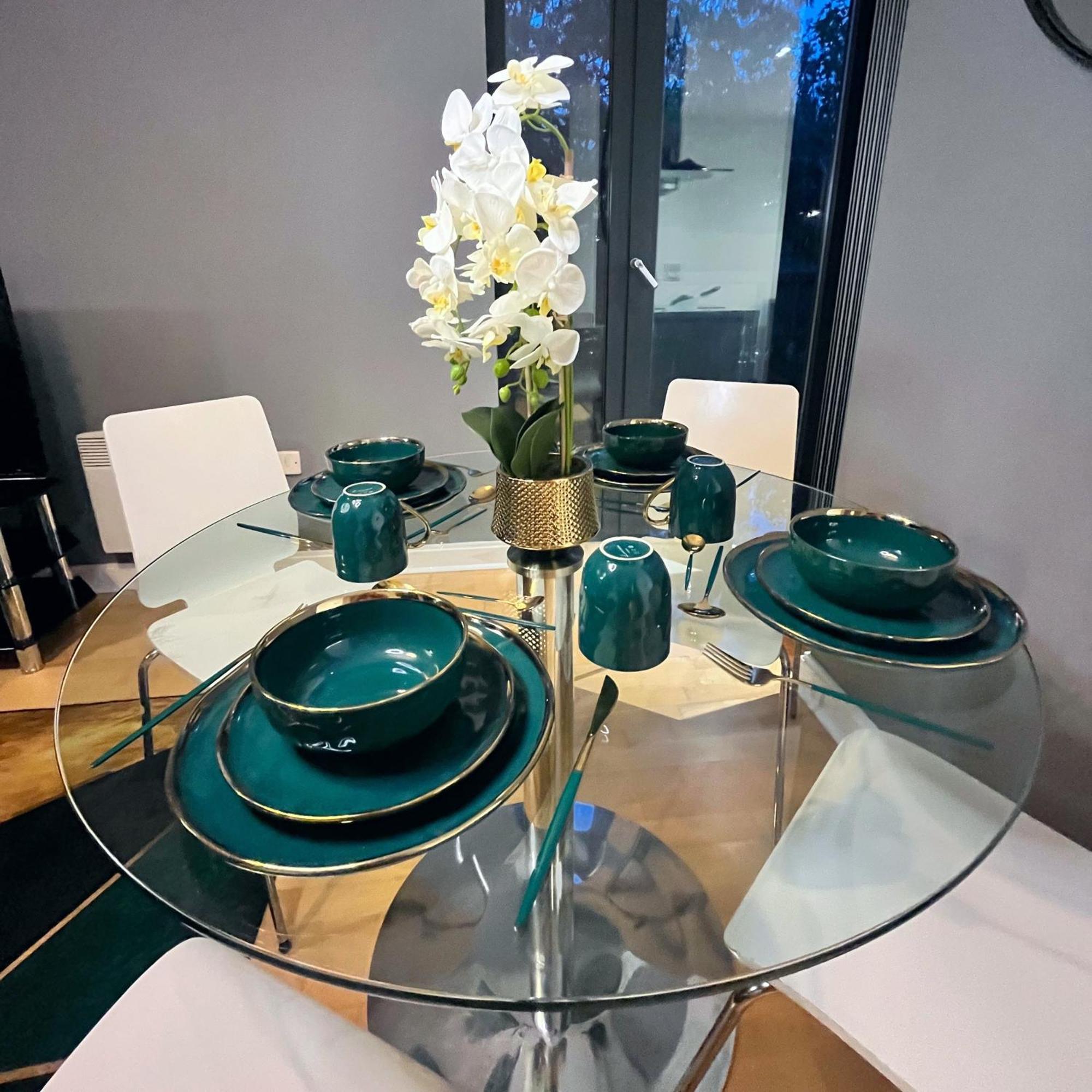 Apartment Superb 1 Bedroom Serviced In Centre *