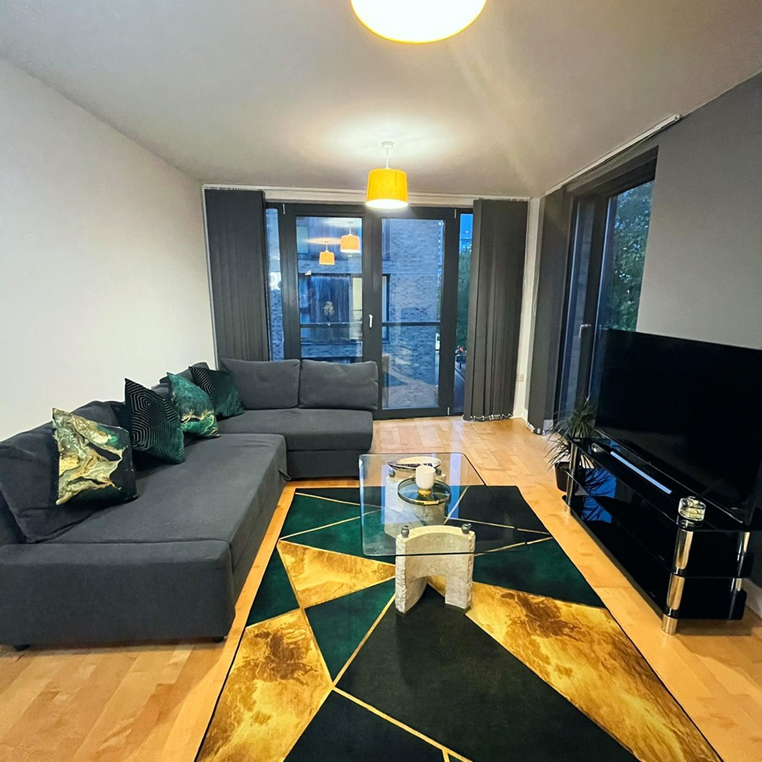 Superb 1 Bedroom Serviced In Centre Apartment