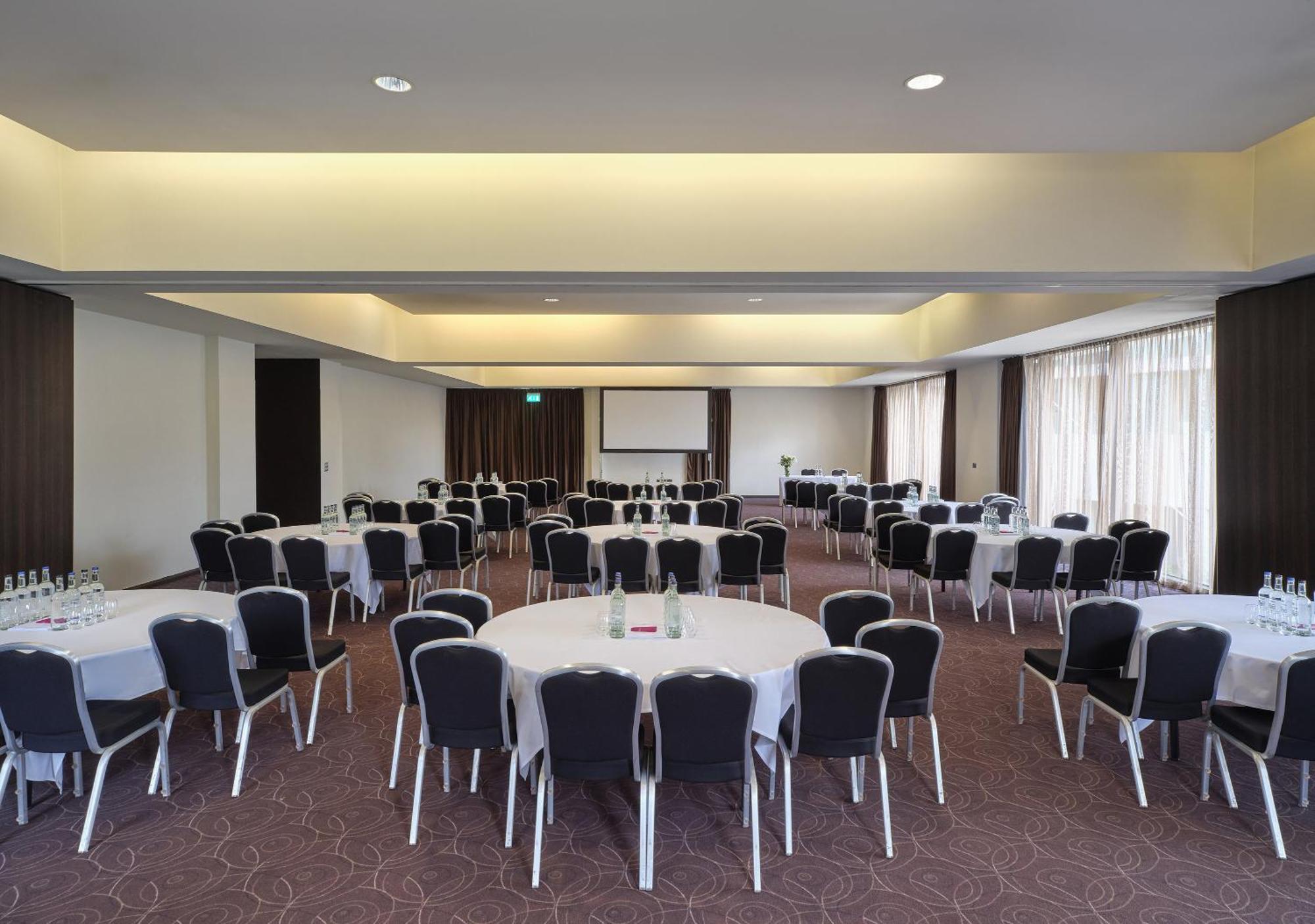 Crowne Plaza By Ihg Hotel