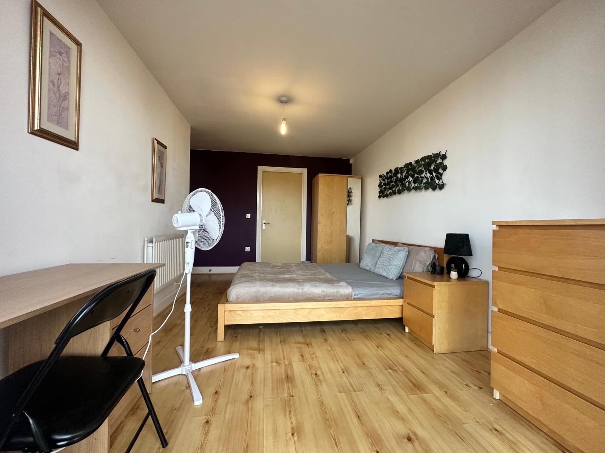 Homestay Ensuite Double Bedroom In Shared *