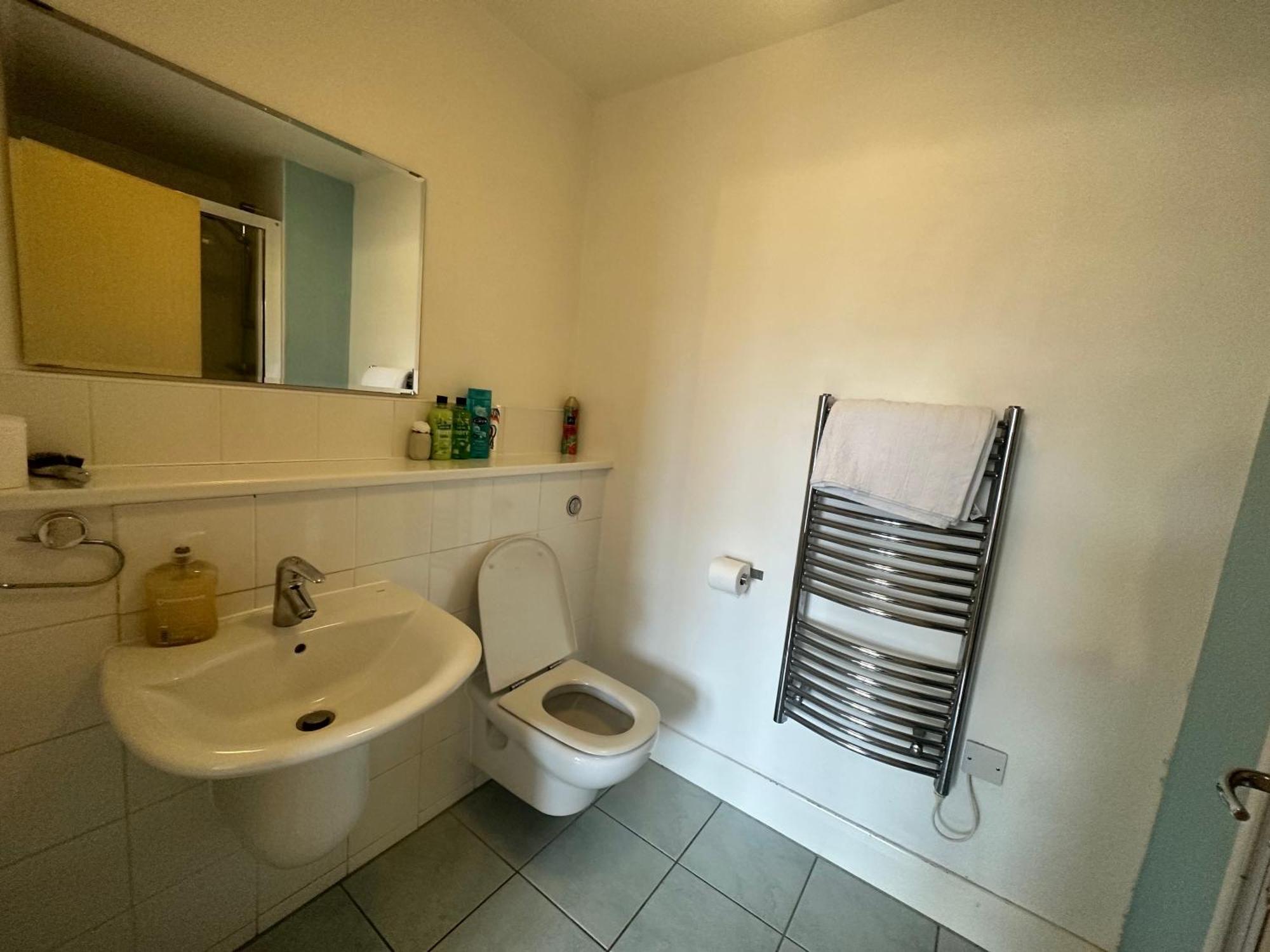 Homestay Ensuite Double Bedroom In Shared Birmingham