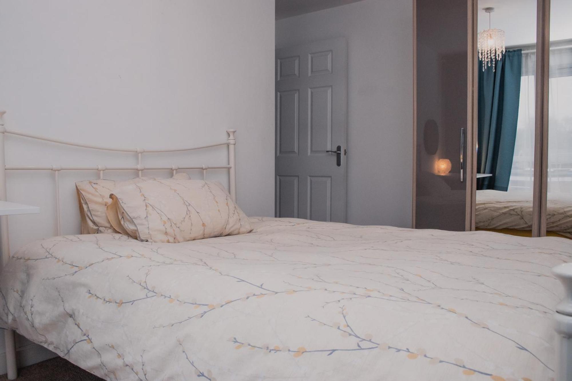 Brumstay Uk - 2 Bed Flat Close To Centre *