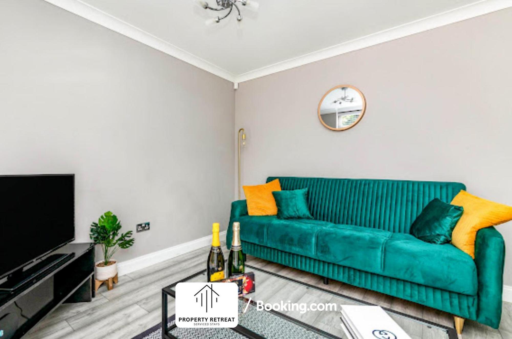 Airport Business & Leisure Retreat Holiday home
