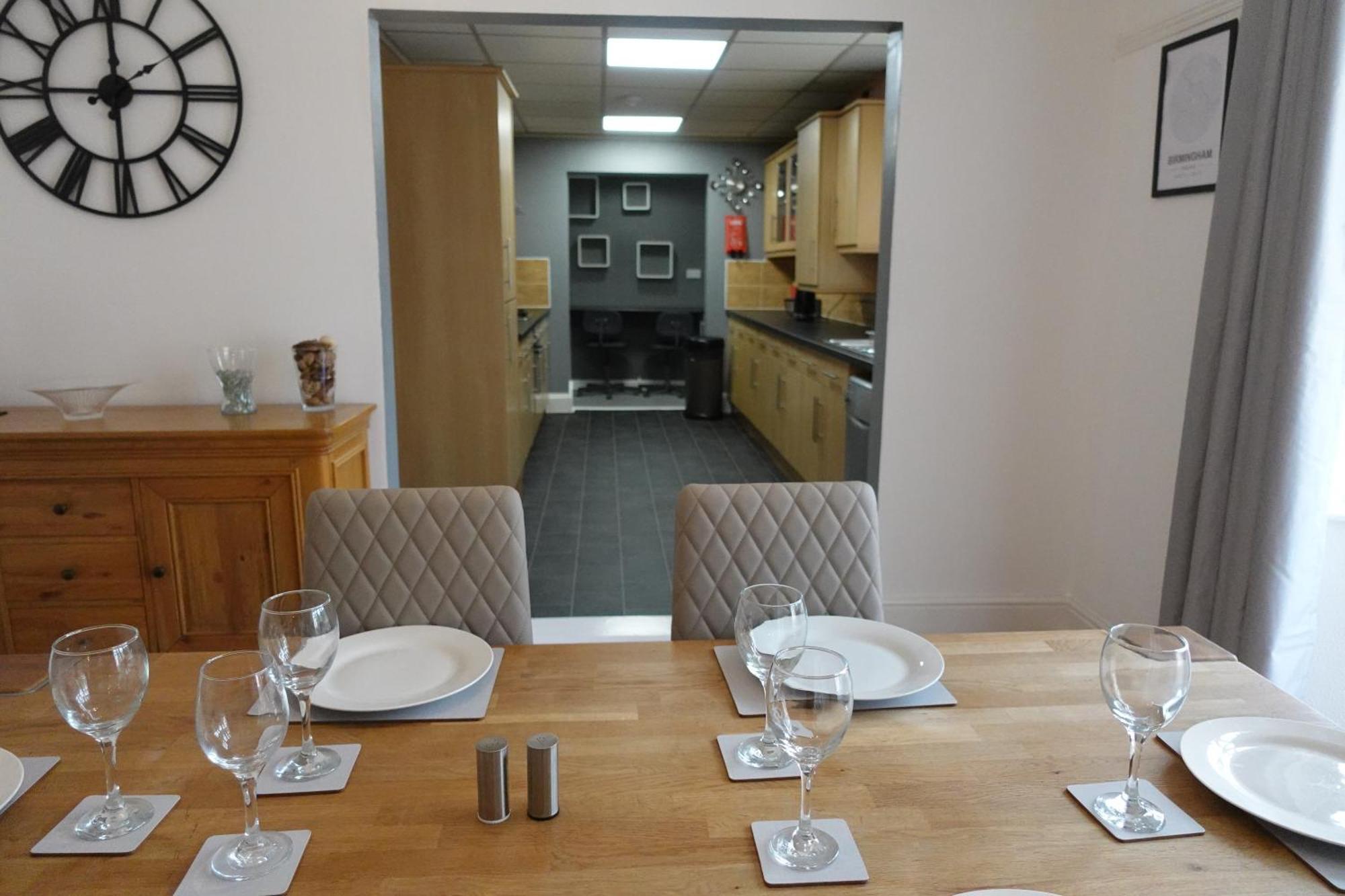 Huge 9 Bed Sleeps 17, Near Nec, Centre, Hs2 * Birmingham