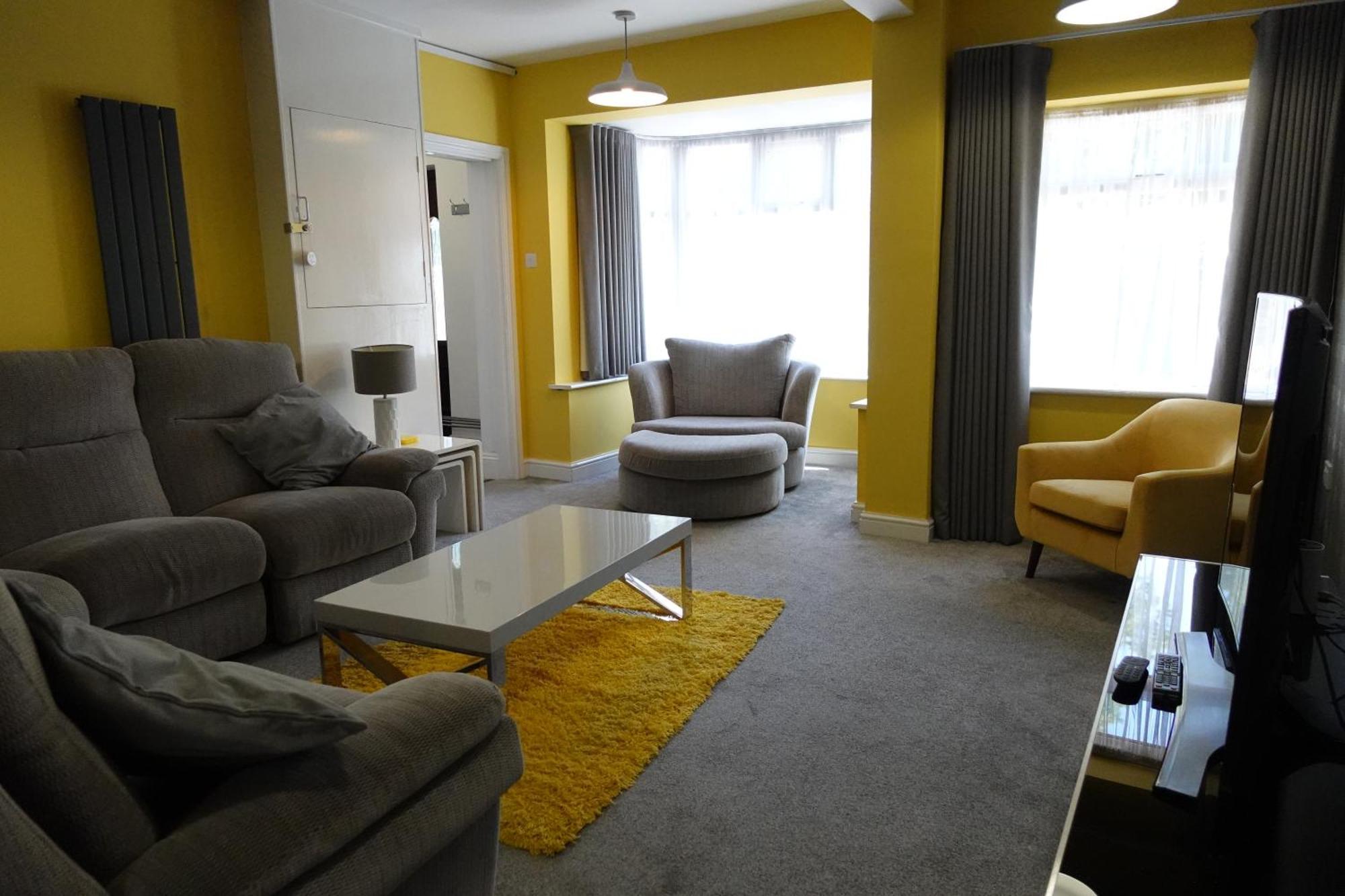 Holiday home Huge 9 Bed Sleeps 17, Near Nec, Centre, Hs2