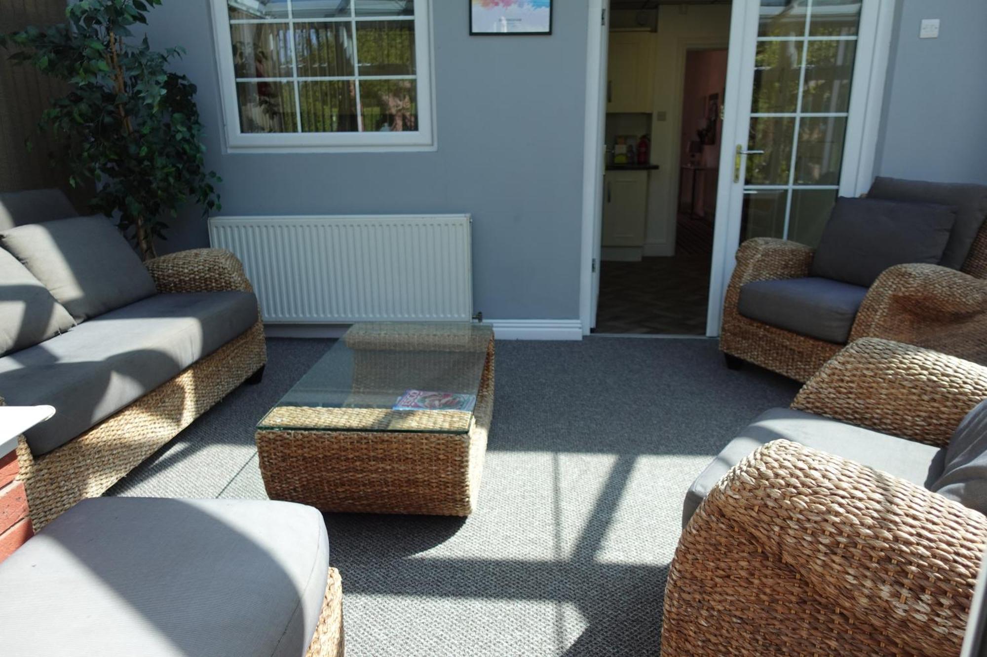 Holiday home Largee 5 Bed House, Sleeps 10 Near Nec, Bhx, Hs2 *