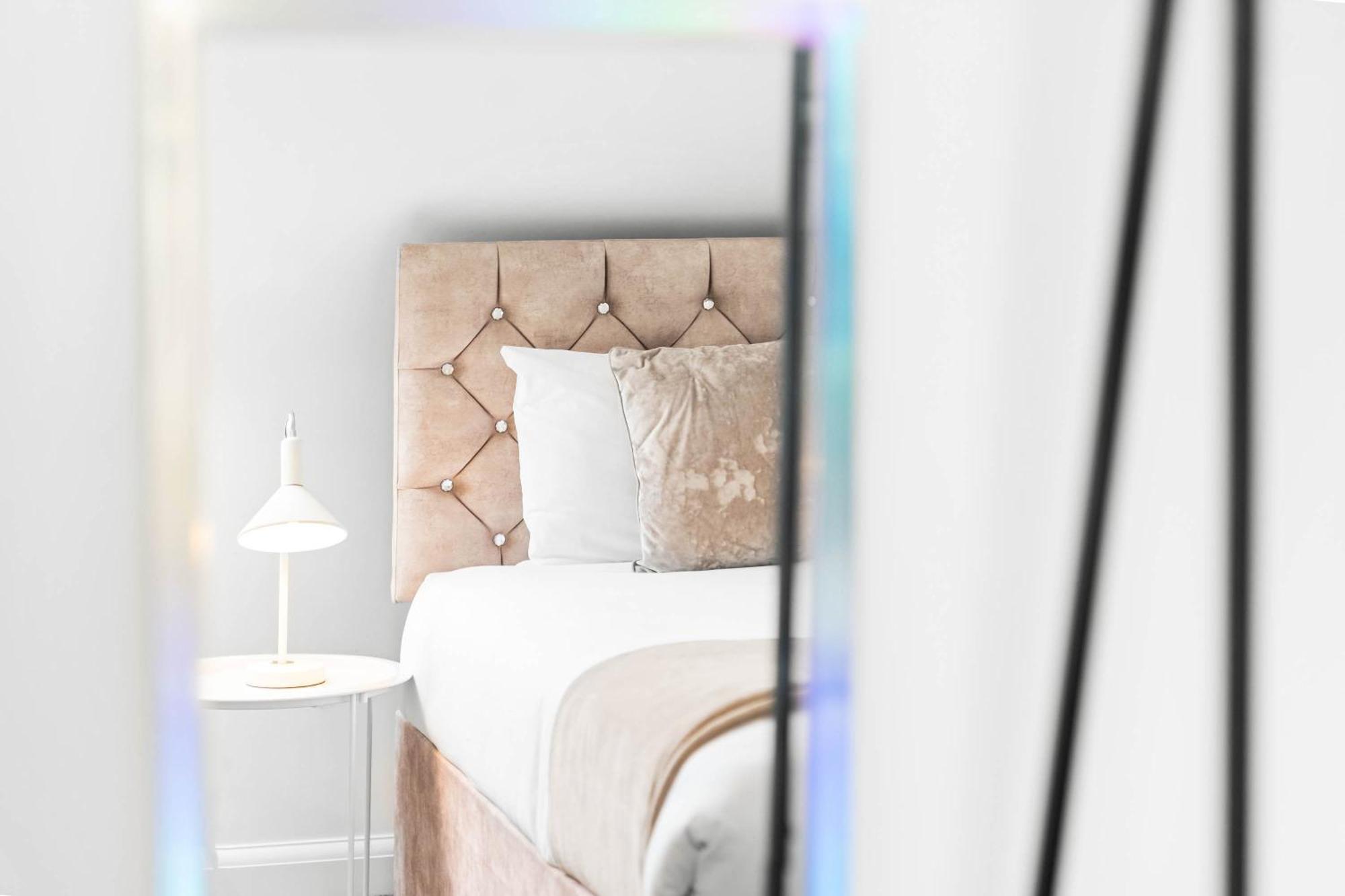 Luxury 4 Bed House With En-suite, Games Room, Bbq, On-site Parking By Azura Nights * Birmingham