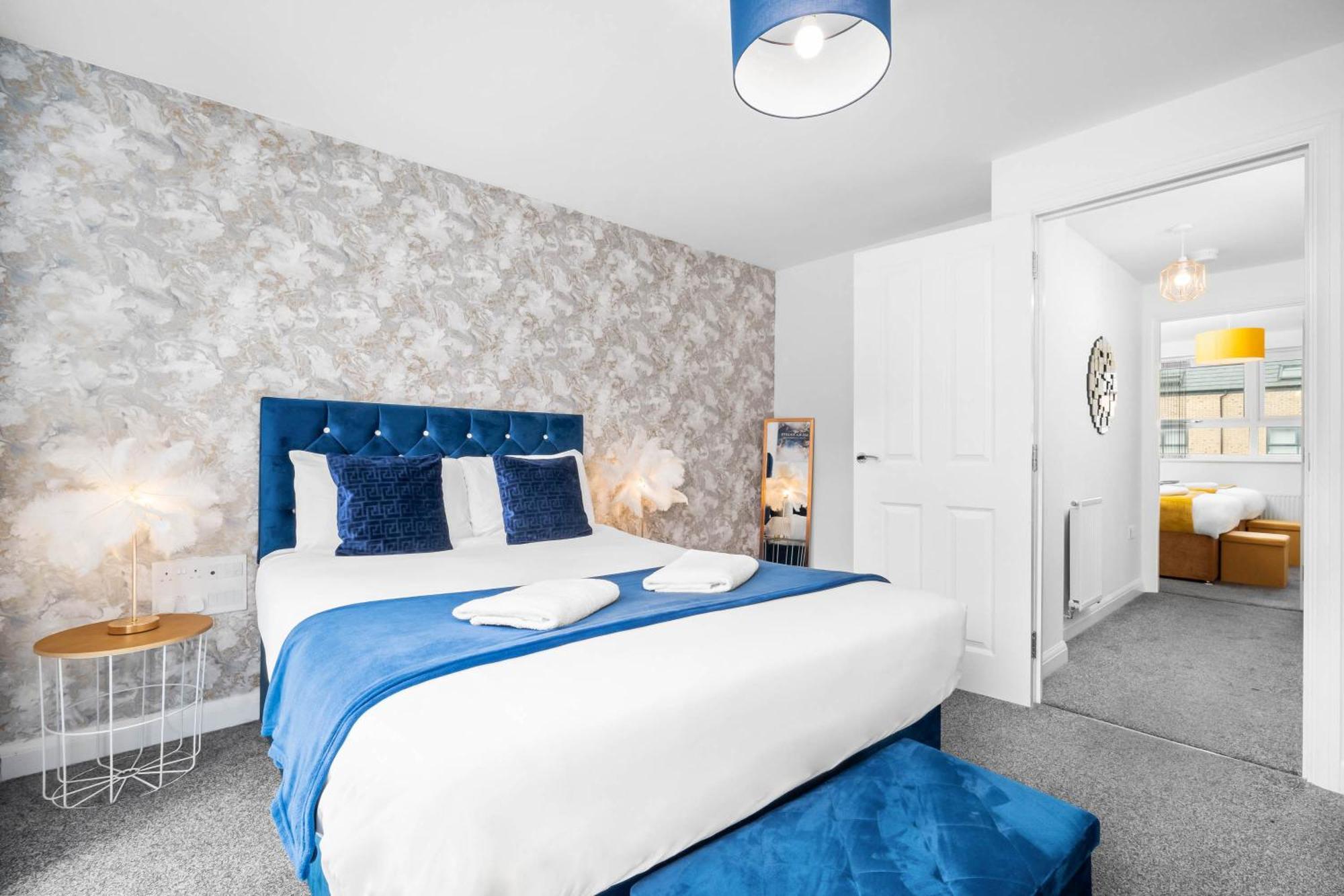 Luxury 4 Bed House With En-suite, Games Room, Bbq, On-site Parking By Azura Nights