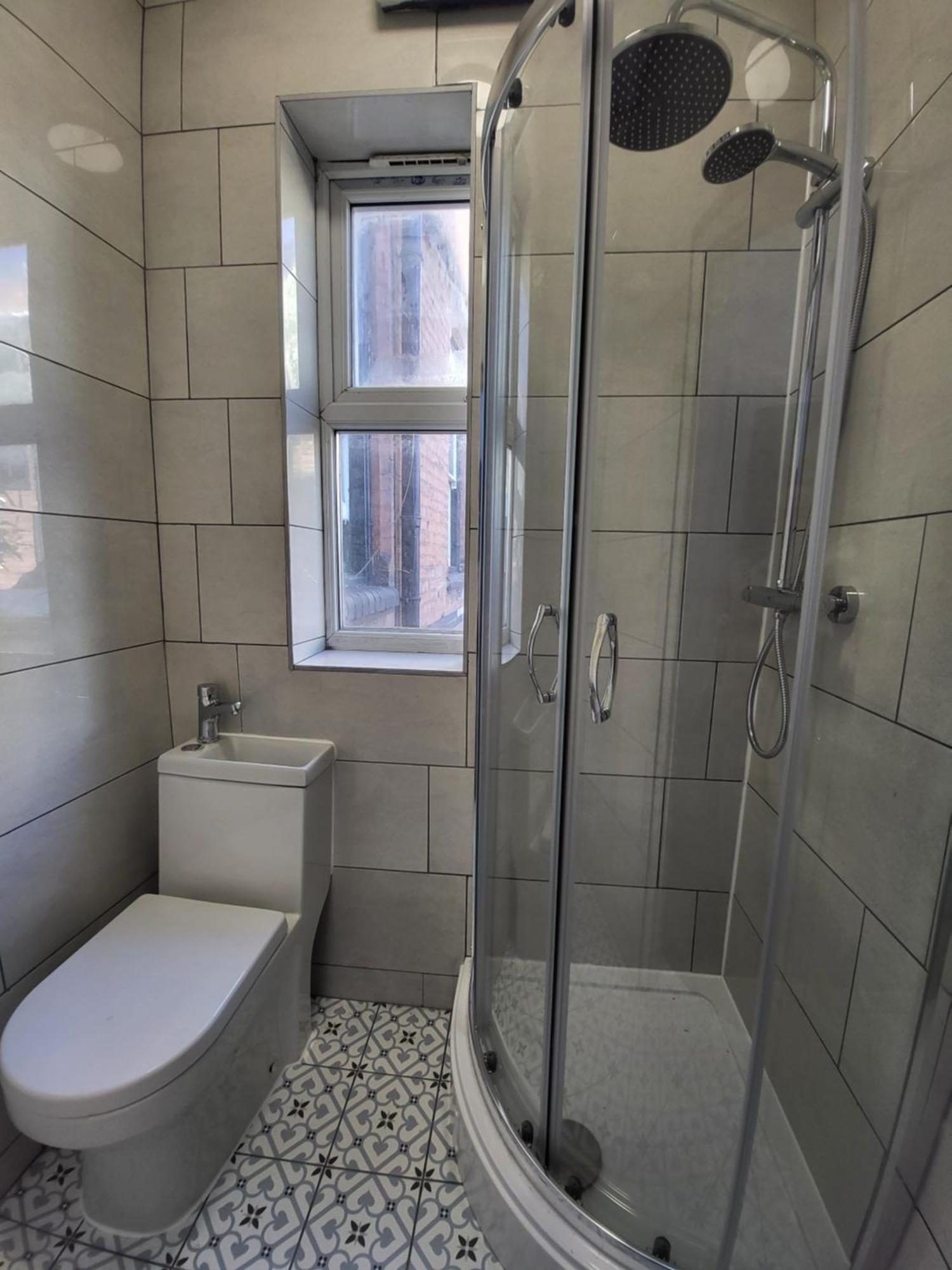 Large Digbeth Double Shared Bathroom * Birmingham