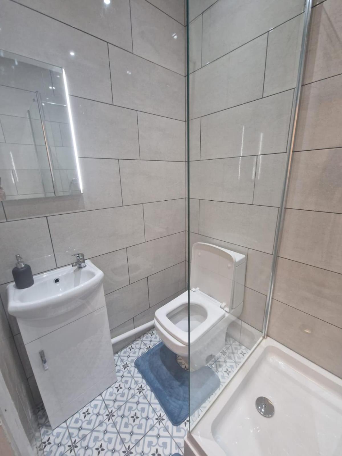 Large Digbeth Double Shared Bathroom