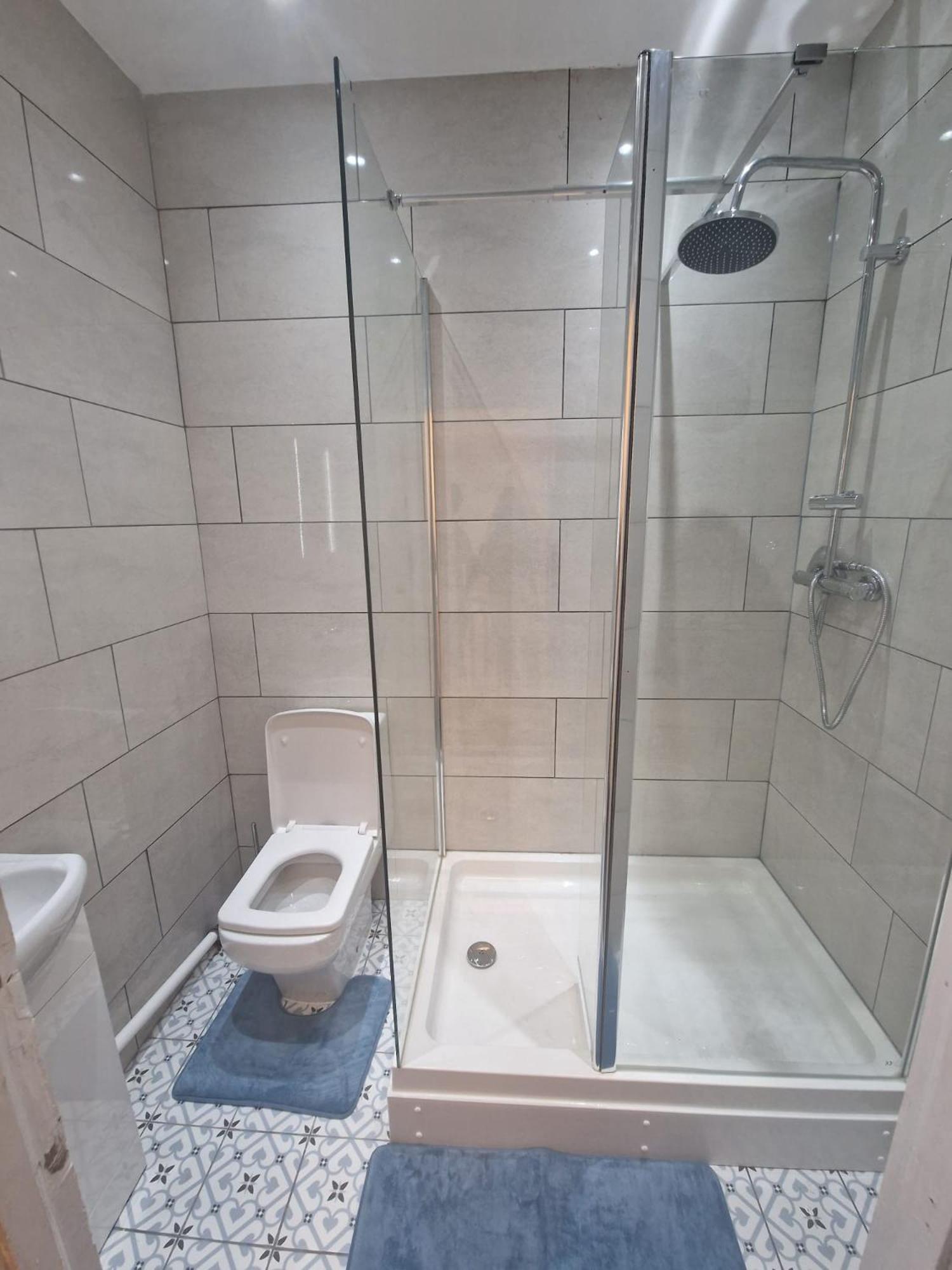 Large Digbeth Double Shared Bathroom * Birmingham