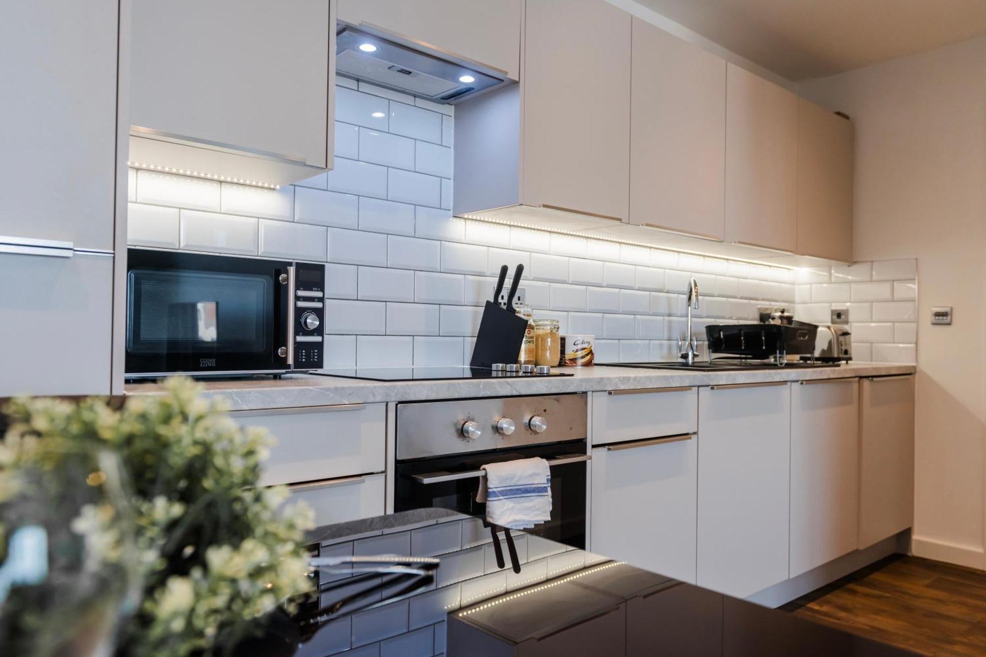 Contemporary 2 Bedroom - Centre - Digbeth Bullring Apartment *