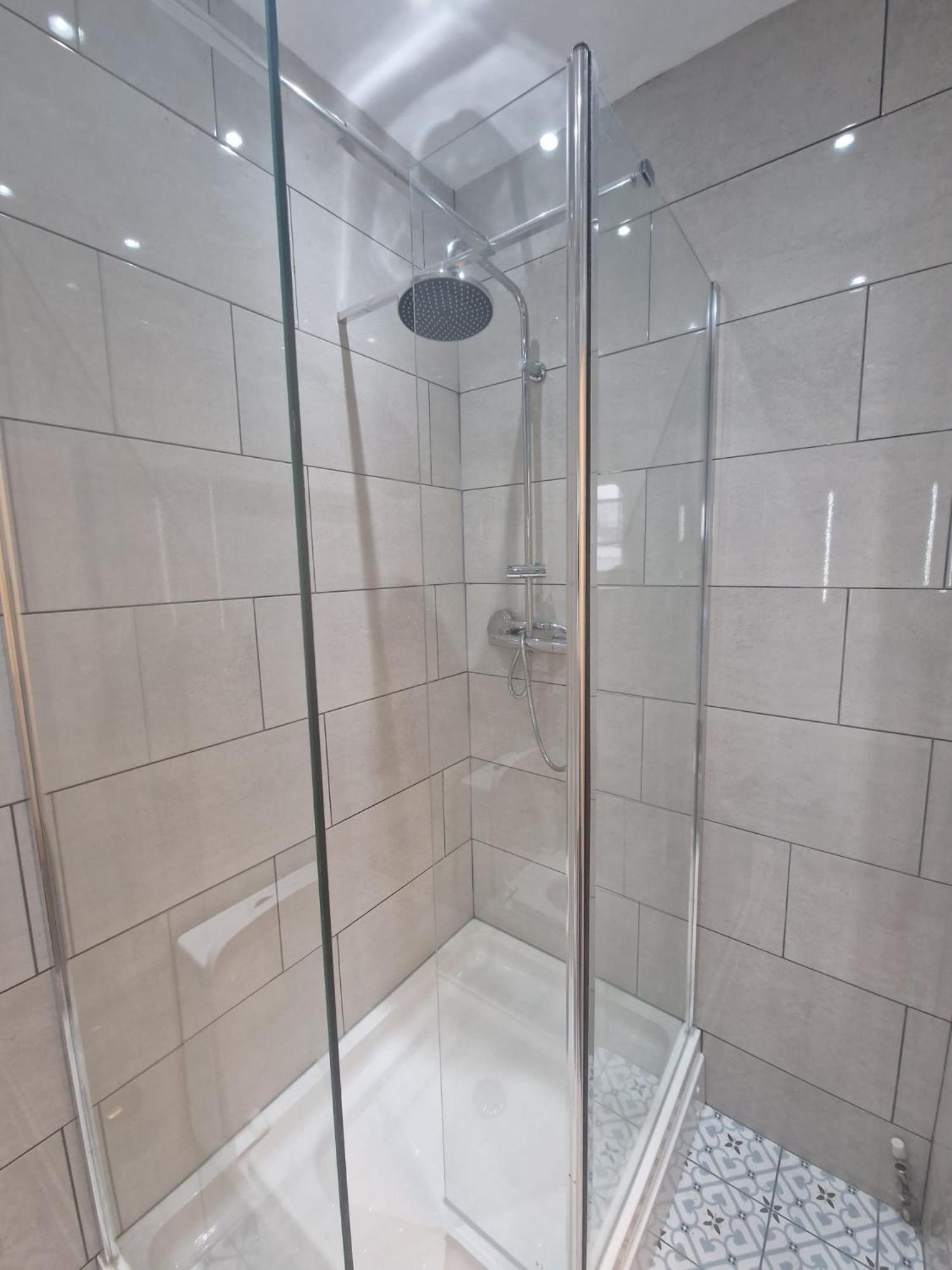 Large Digbeth Double Shared Bathroom *