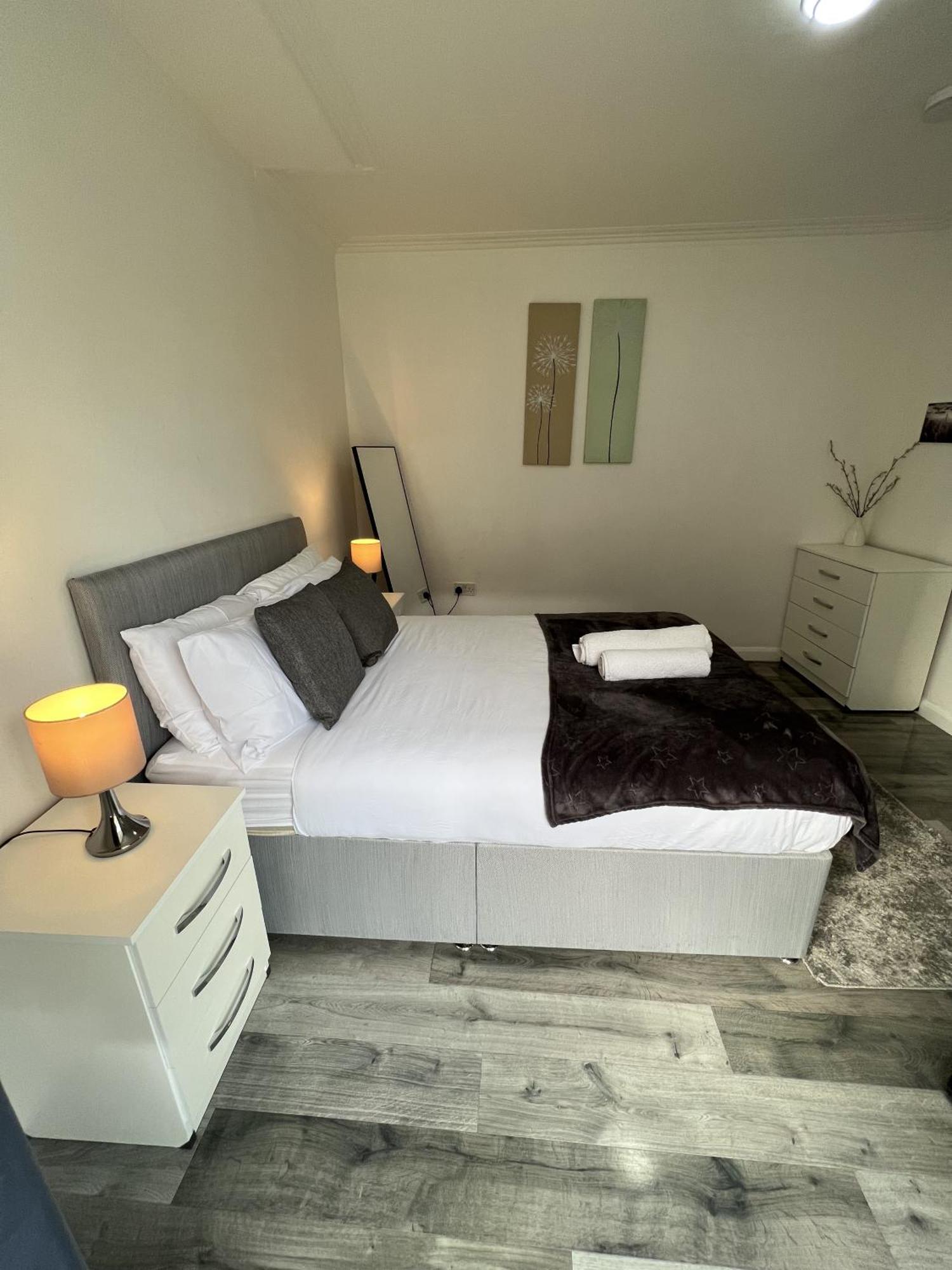 4 Brh For Large Group Holiday home