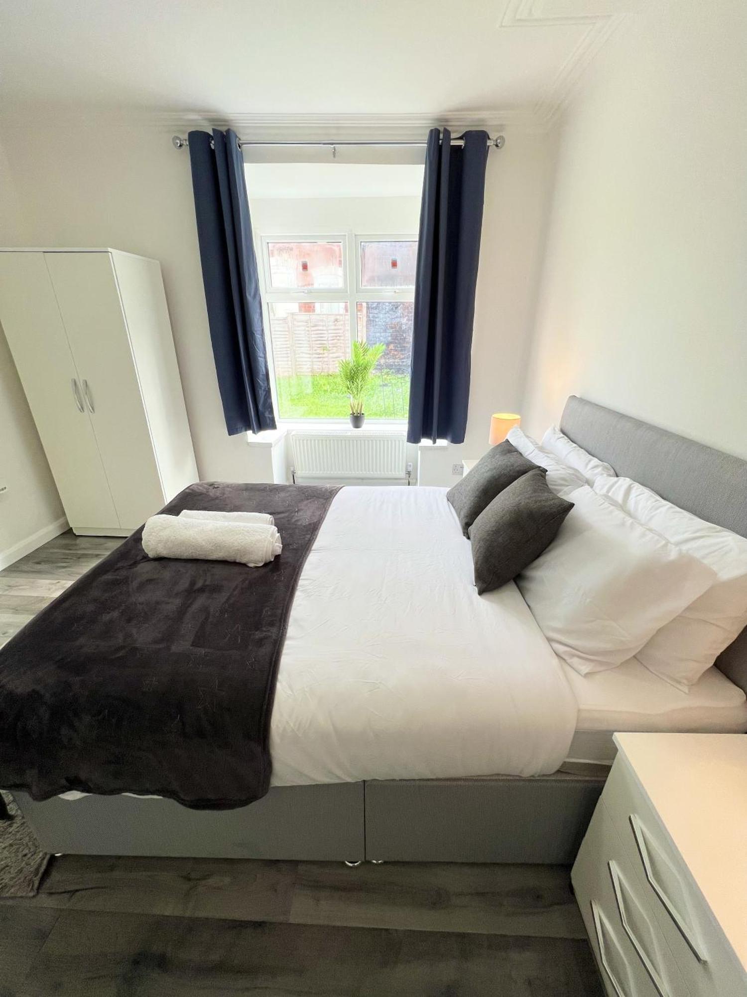 4 Brh For Large Group Holiday home