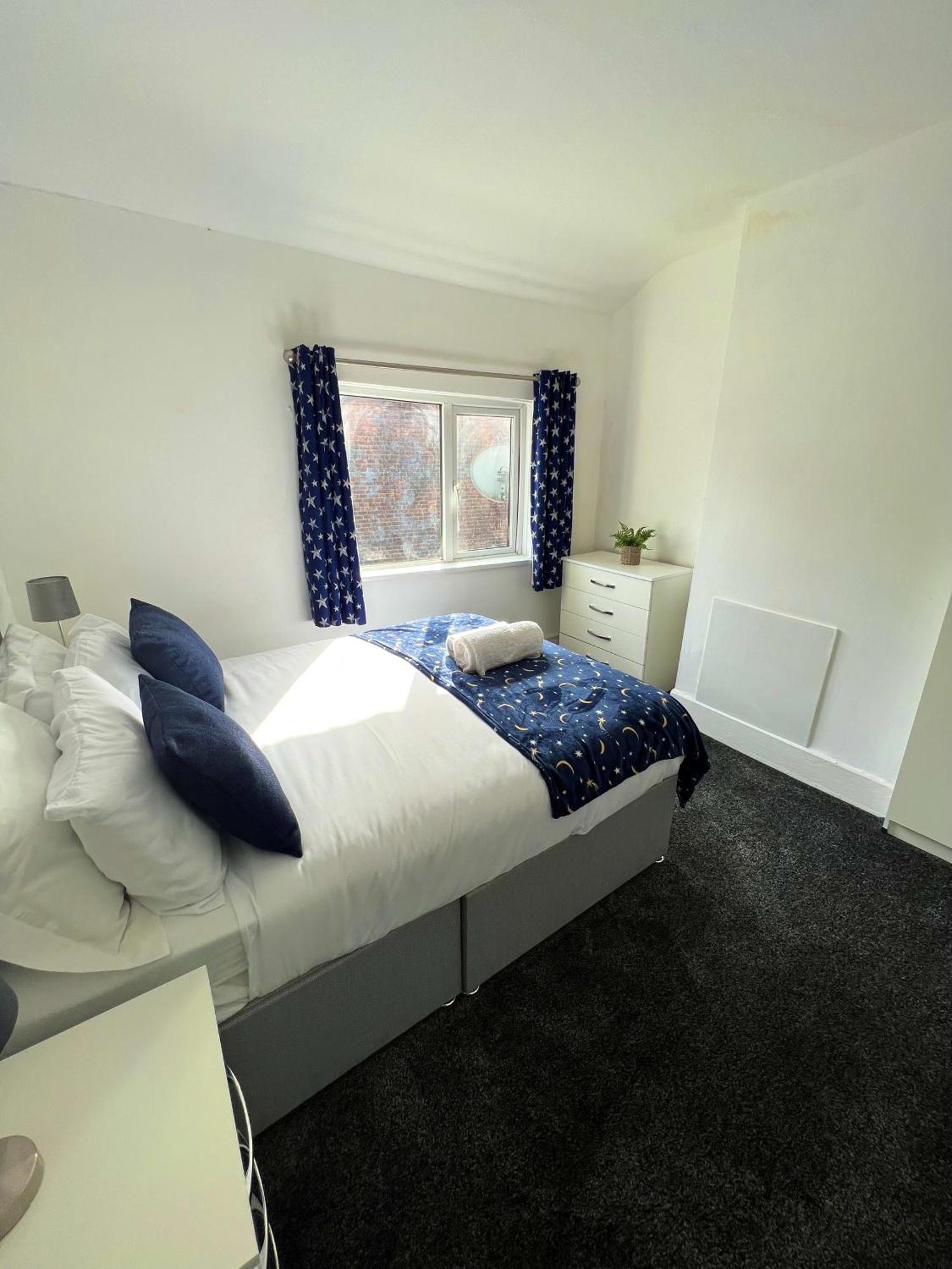 4 Brh For Large Group Holiday home Birmingham