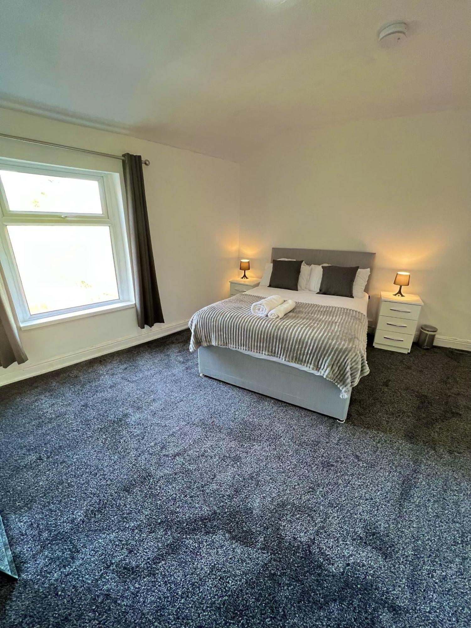 4 Brh For Large Group Holiday home