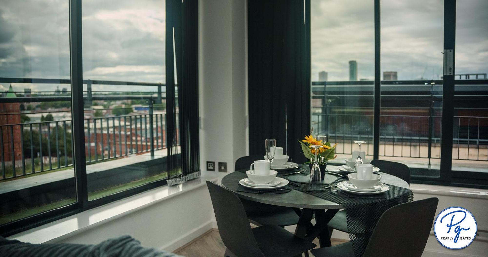 Penthouse - Amazing Skyline Views - Free Parking - Balcony - Utilita Arena - New St Station - Bullring Shopping Apartment *