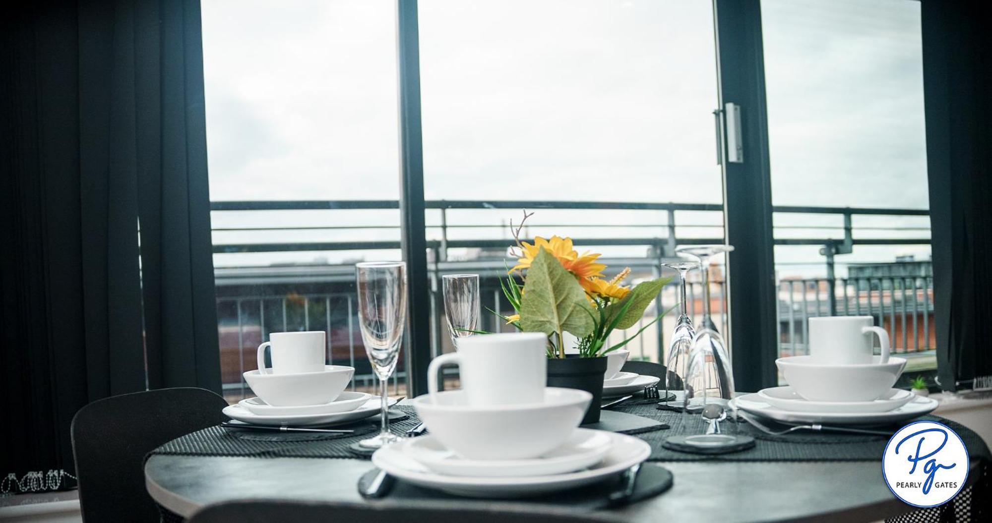Penthouse - Amazing Skyline Views - Free Parking - Balcony - Utilita Arena - New St Station - Bullring Shopping *