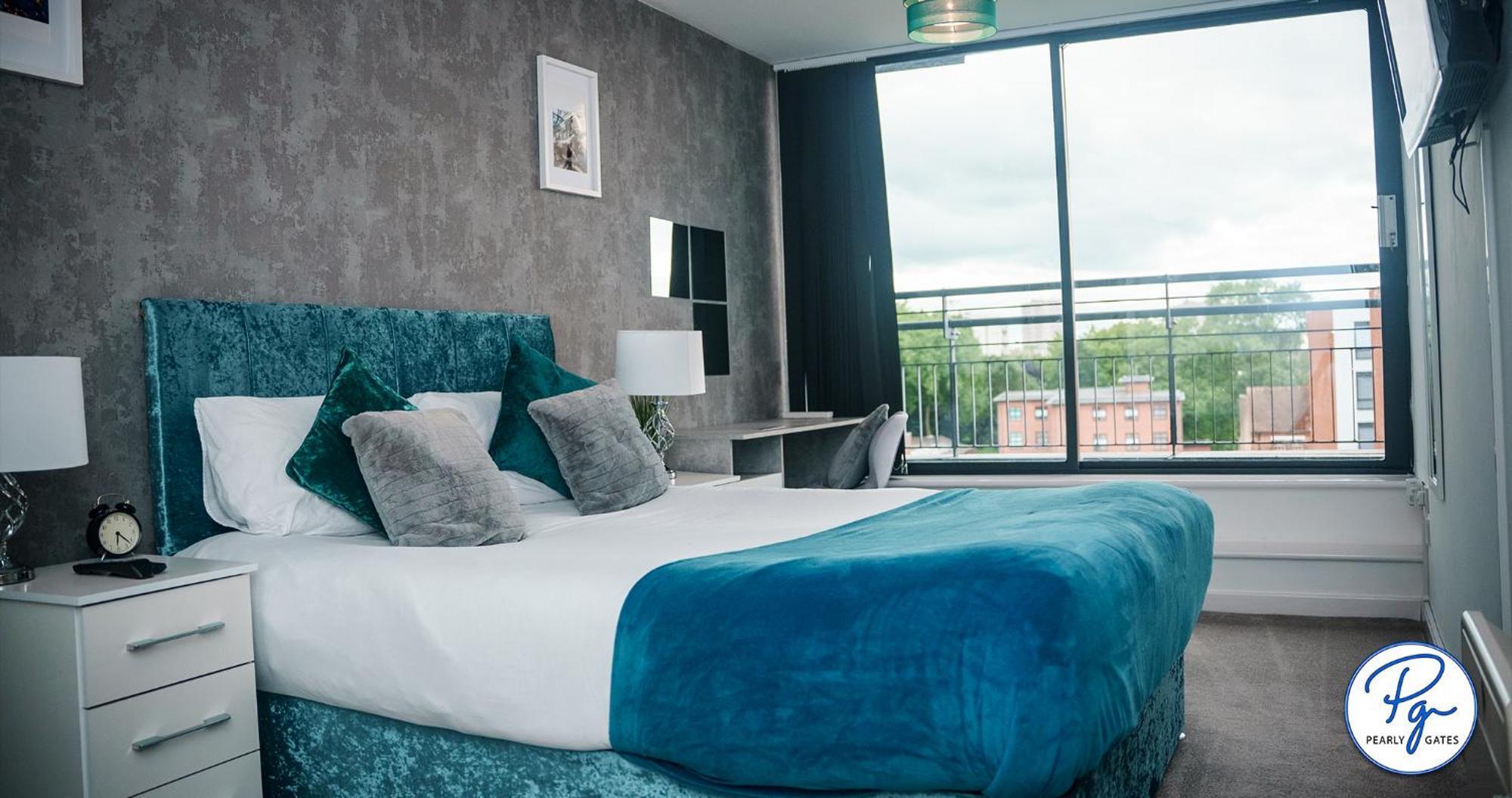 Penthouse - Amazing Skyline Views - Free Parking - Balcony - Utilita Arena - New St Station - Bullring Shopping Apartment *