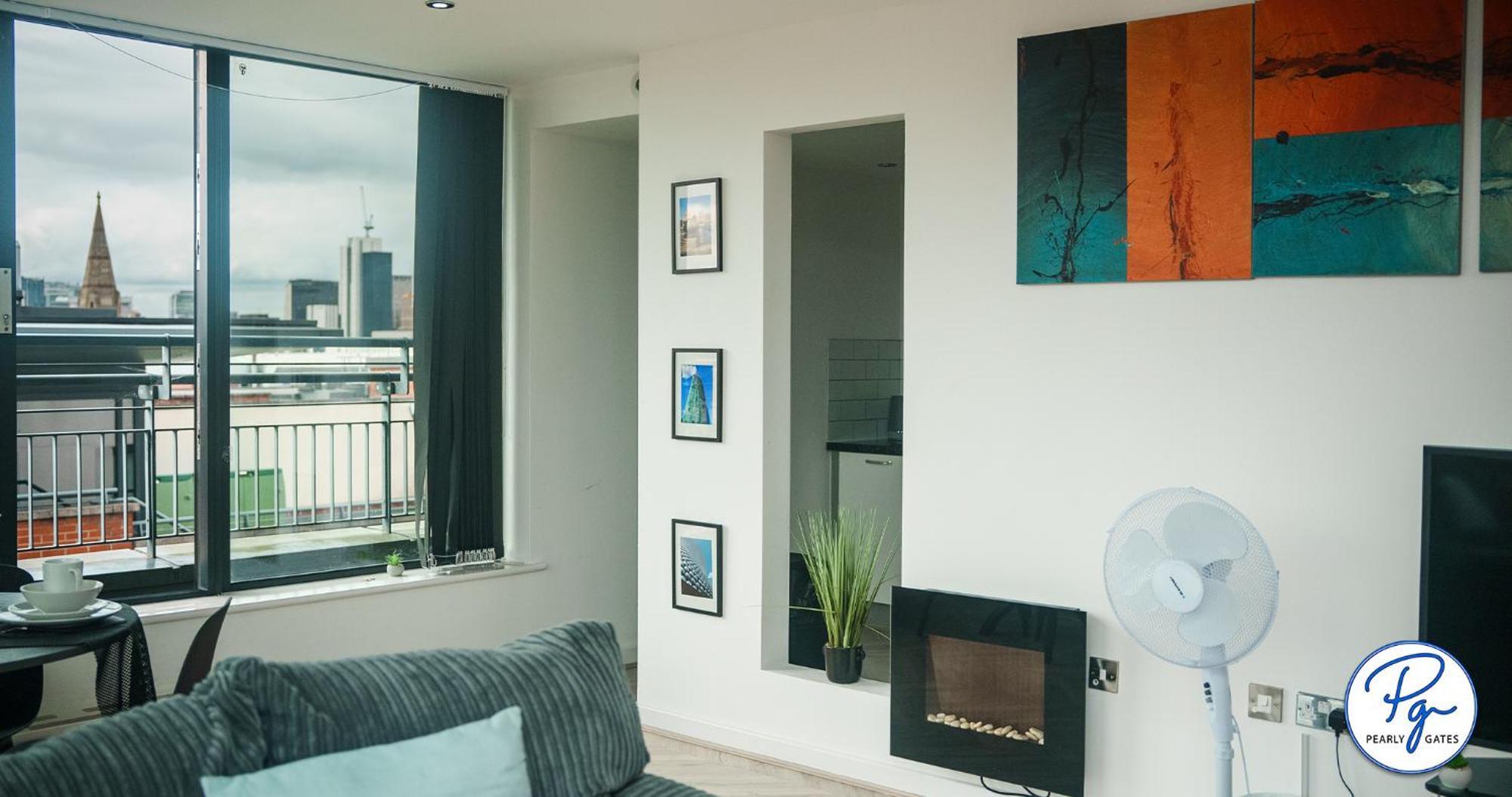 Penthouse - Amazing Skyline Views - Free Parking - Balcony - Utilita Arena - New St Station - Bullring Shopping Birmingham