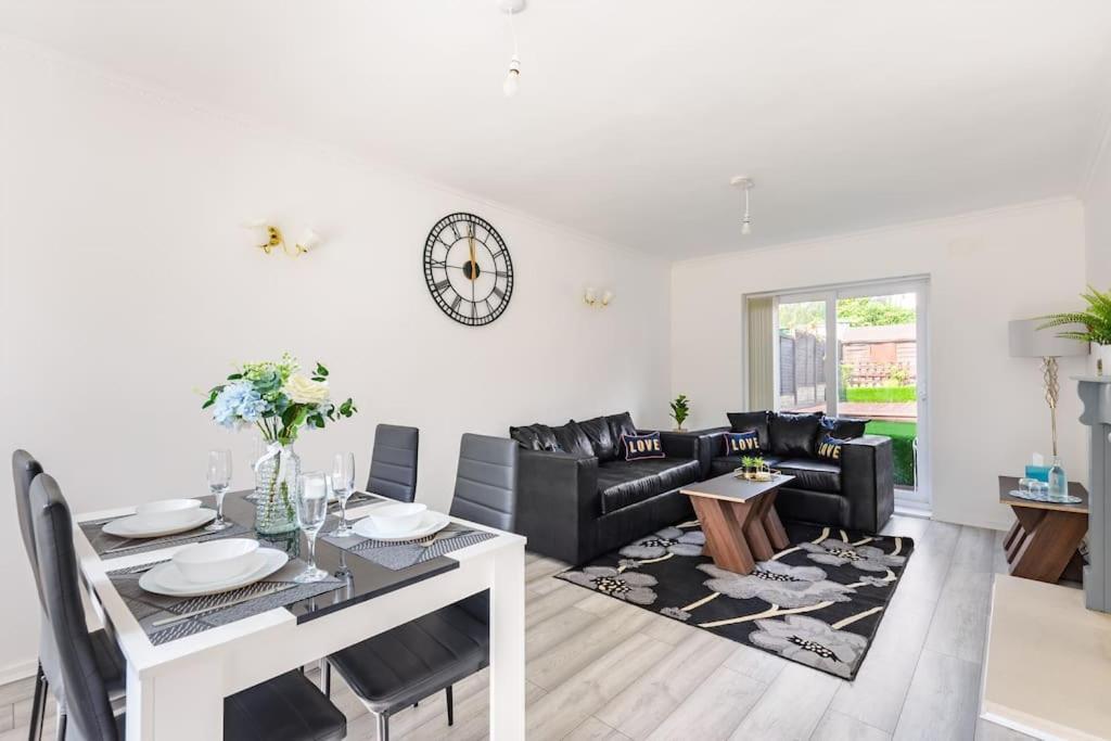 Great Barr Near Junction 7 M6 Guest house *