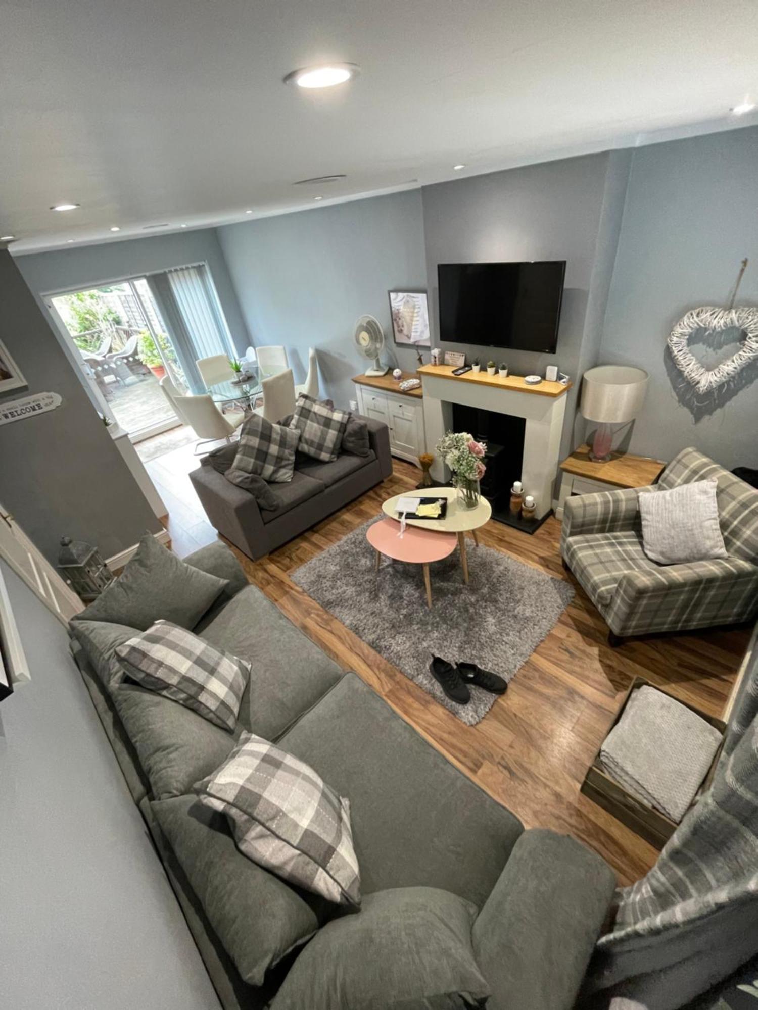 Holiday home Large Home, Close To Bhx, Nec, Jlr, 4 Double Beds! Birmingham