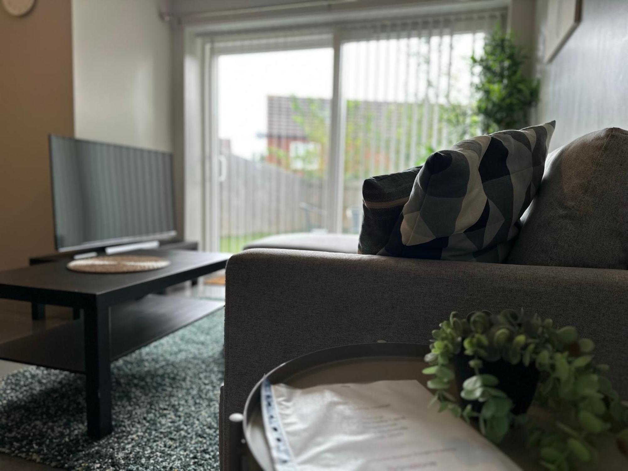 New Stylish House - Sleeps 7 - Free Parking - Contractors Welcome - Wifi * Birmingham