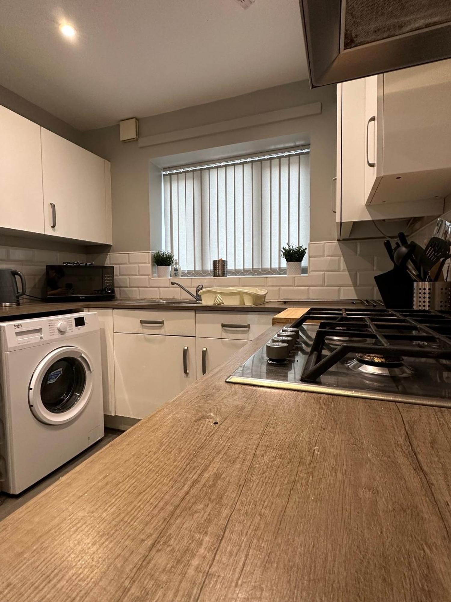 New Stylish House - Sleeps 7 - Free Parking - Contractors Welcome - Wifi Holiday home *